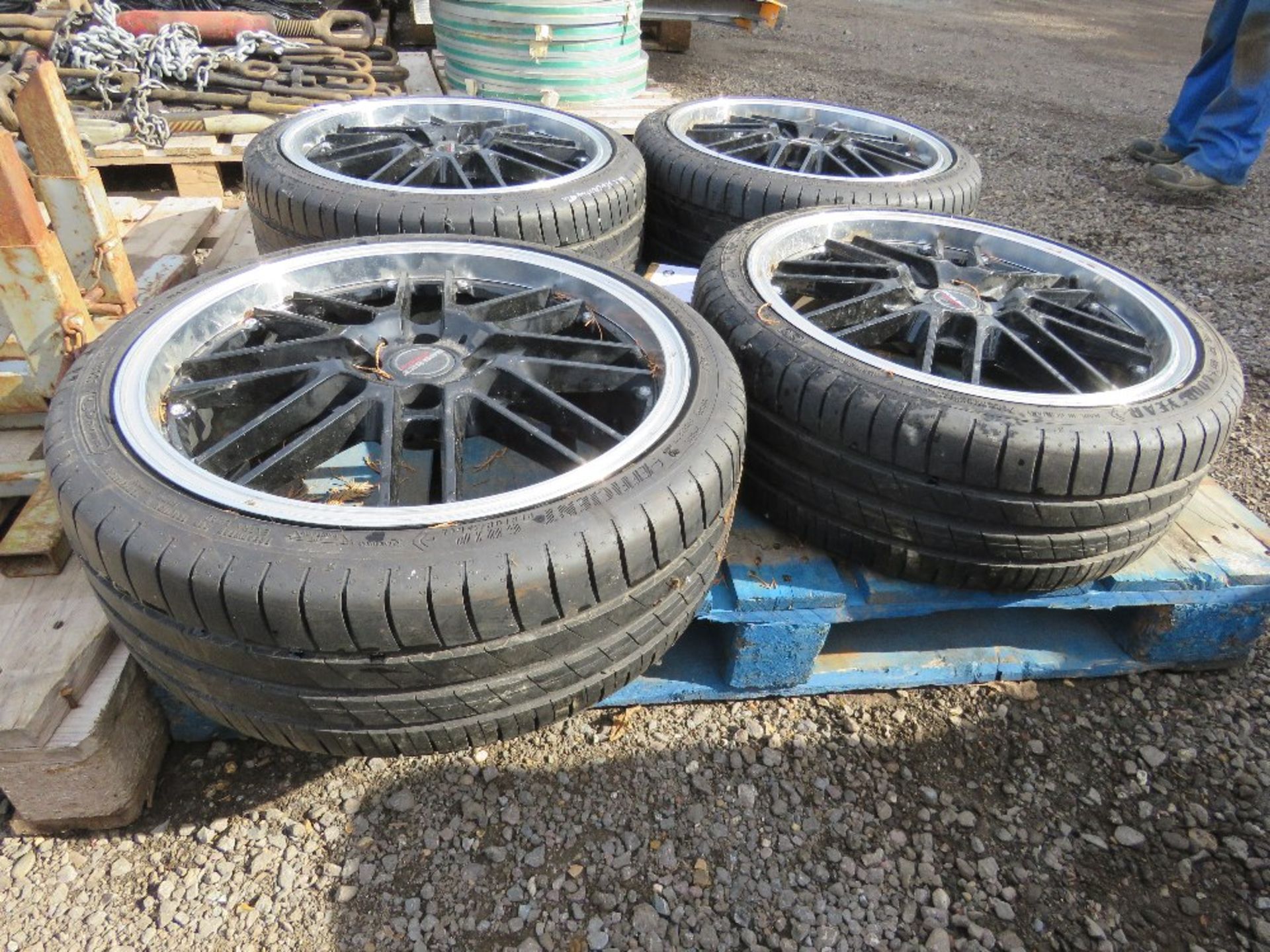 SET OF 4 195-40R17 ALLOY WHEELS AND TYRES WITH NUTS, SUITABLE FOR FIESTA?? THIS LOT IS SOLD UNDE - Image 3 of 4