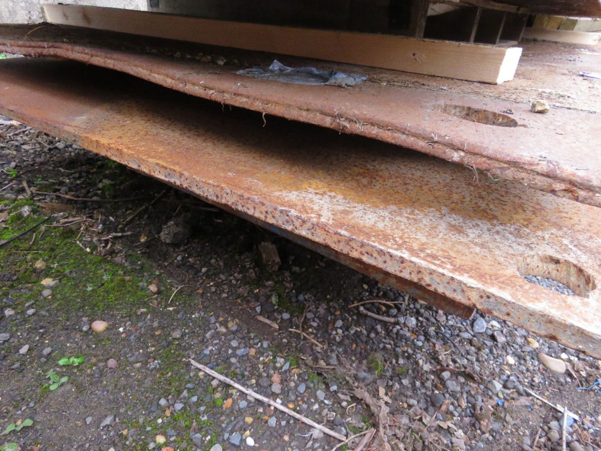 2 X HEAVY DUTY STEEL ROAD PLATES, 8FT X 4FT @ 20MM THICKNESS APPROX. THIS LOT IS SOLD UNDER THE A - Image 2 of 5