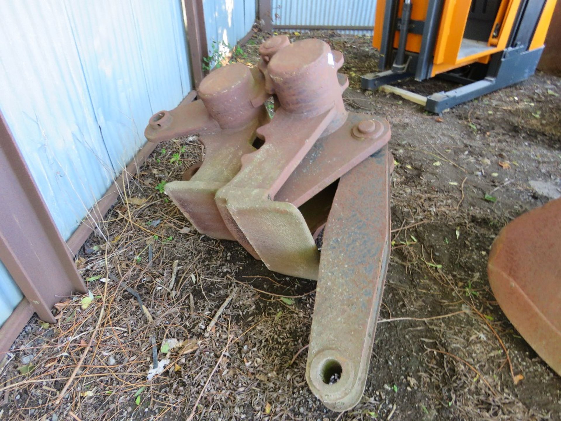 EXCAVATOR GRAPPLE ON 80MM PINS. - Image 3 of 4