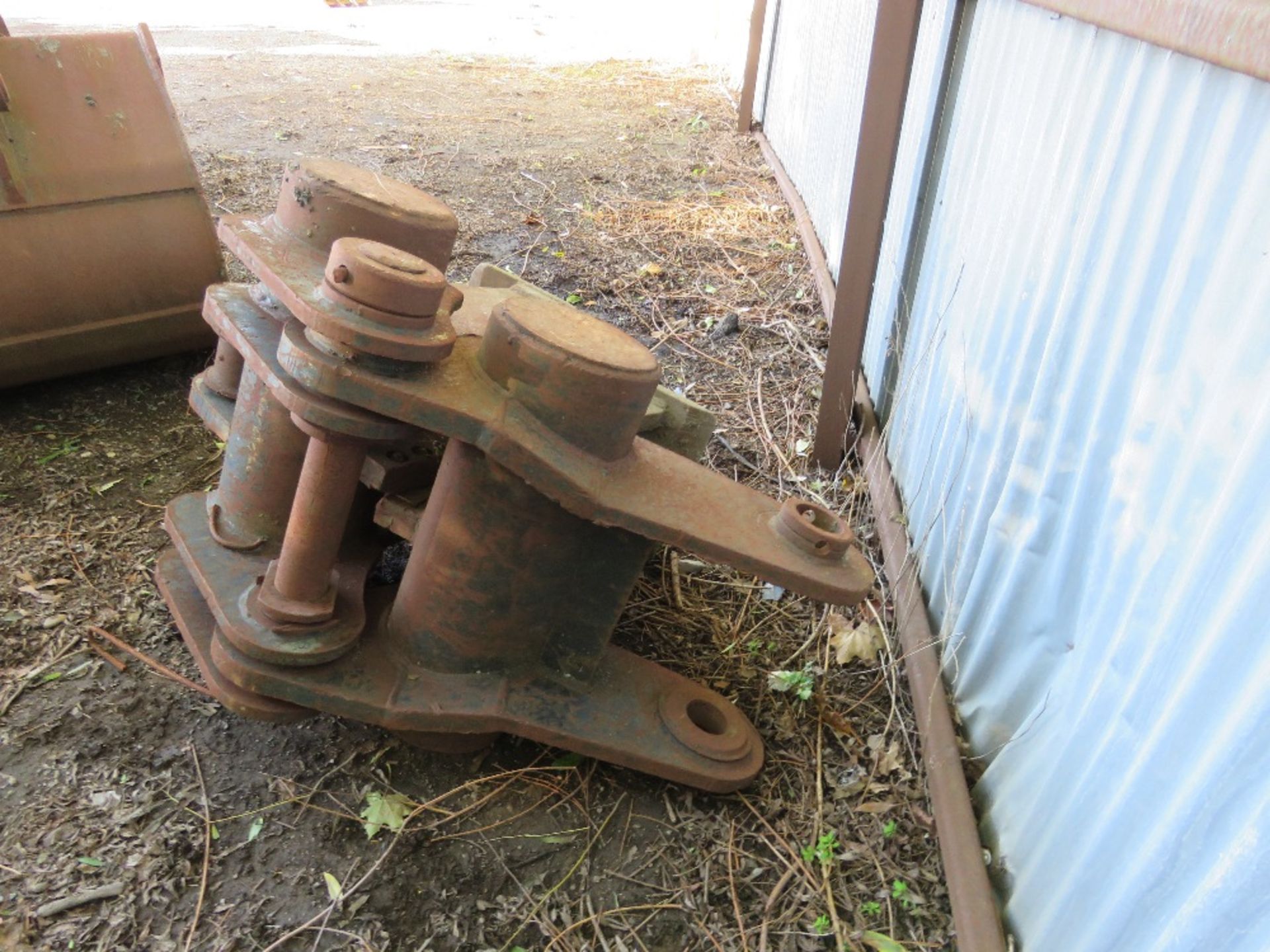 EXCAVATOR GRAPPLE ON 80MM PINS. - Image 2 of 4