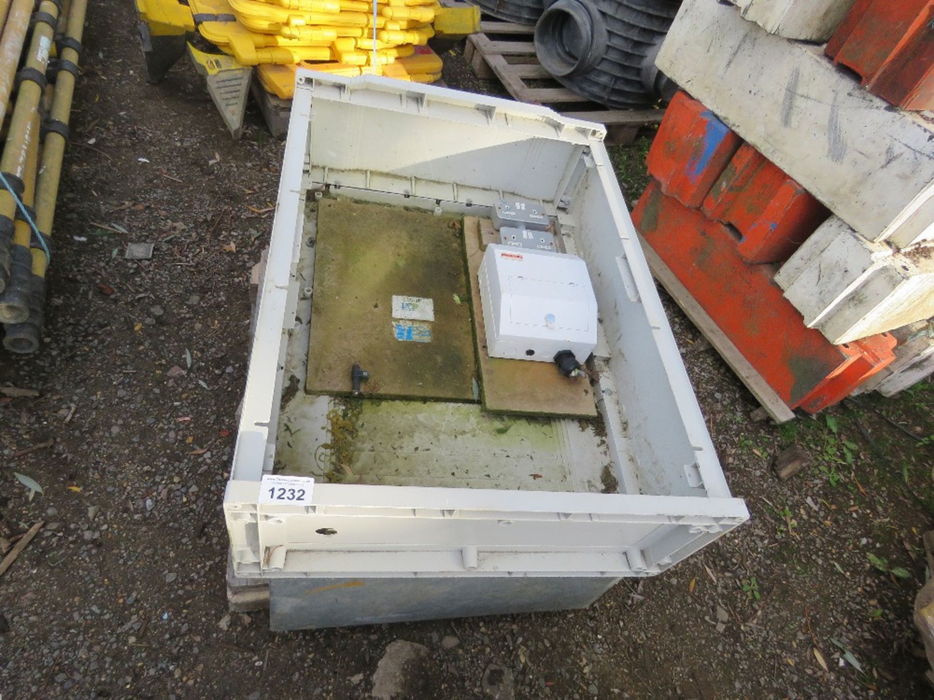 2 X ELECTRIC CABINETS. THIS LOT IS SOLD UNDER THE AUCTIONEERS MARGIN SCHEME, THEREFORE NO VAT WIL