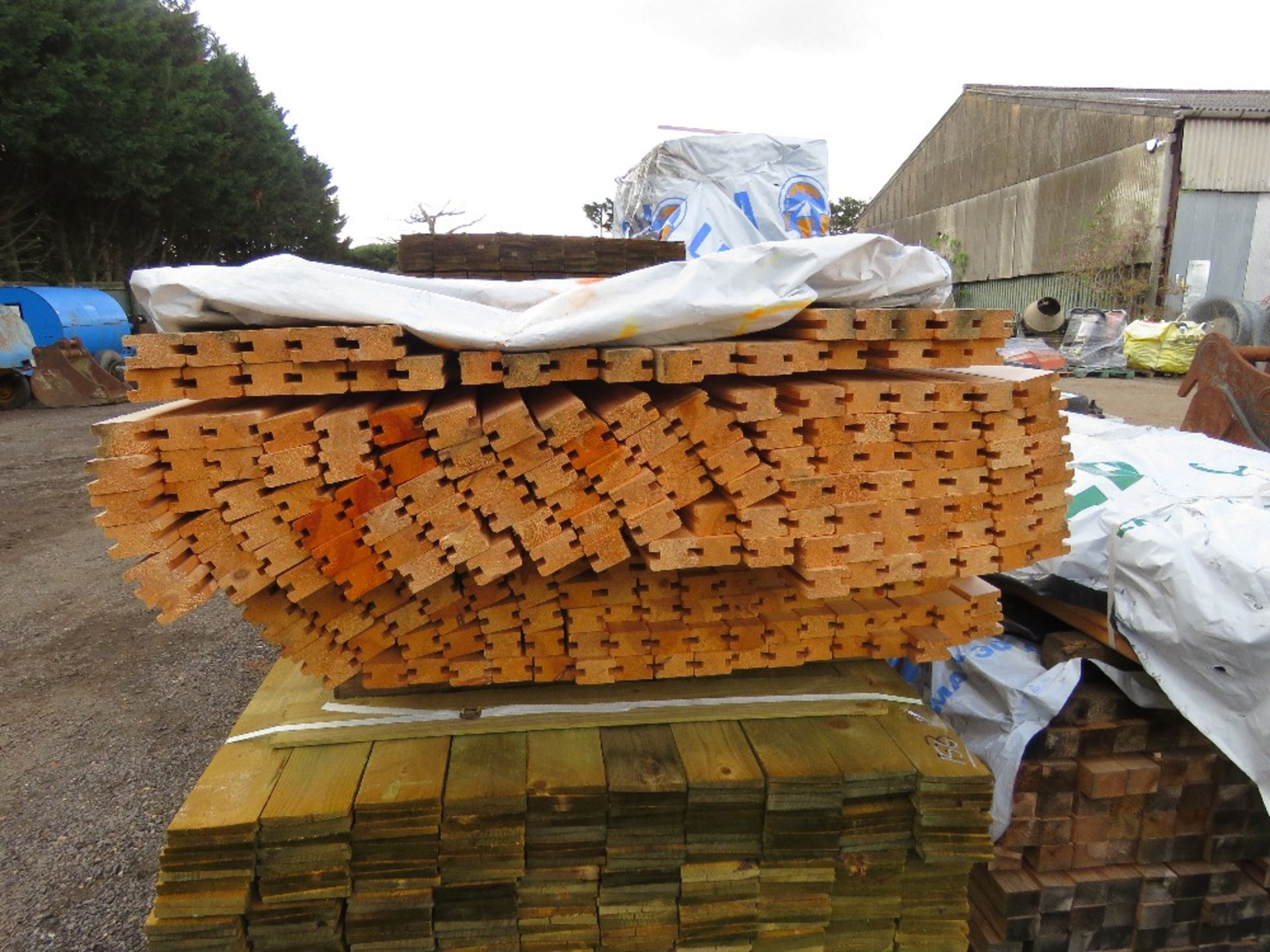 PACK OF UNTREATED H PROFILED TIMBER RAILS 1.85 METRE LENGTH X 55X 35MM APPROX. - Image 2 of 2