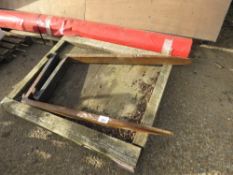 PAIR OF FORKLIFT TINES 1.1M LENGTH 16" CARRIAGE. THIS LOT IS SOLD UNDER THE AUCTIONEERS MARGIN SC
