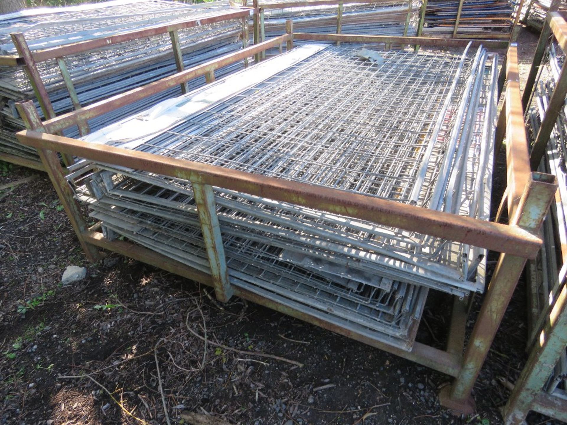 1 X LARGE STILLAGE OF SCAFFOLD SAFETY MESH PANELS, 8FT X 4FT APPROX. - Image 4 of 4