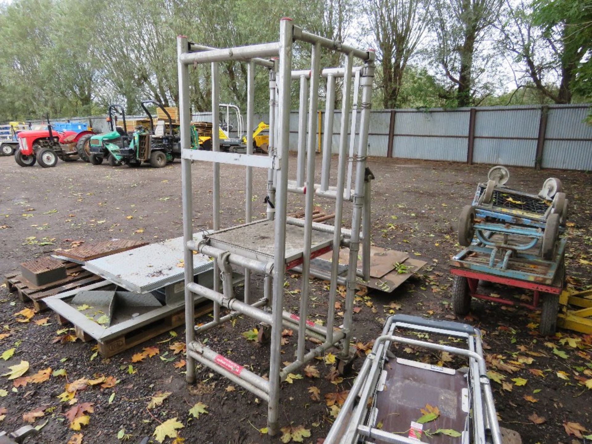 2 X PALLETS OF ASSORTED METAL MANHOLE ASSEMBLIES. THIS LOT IS SOLD UNDER THE AUCTIONEERS MARGIN S - Image 3 of 5
