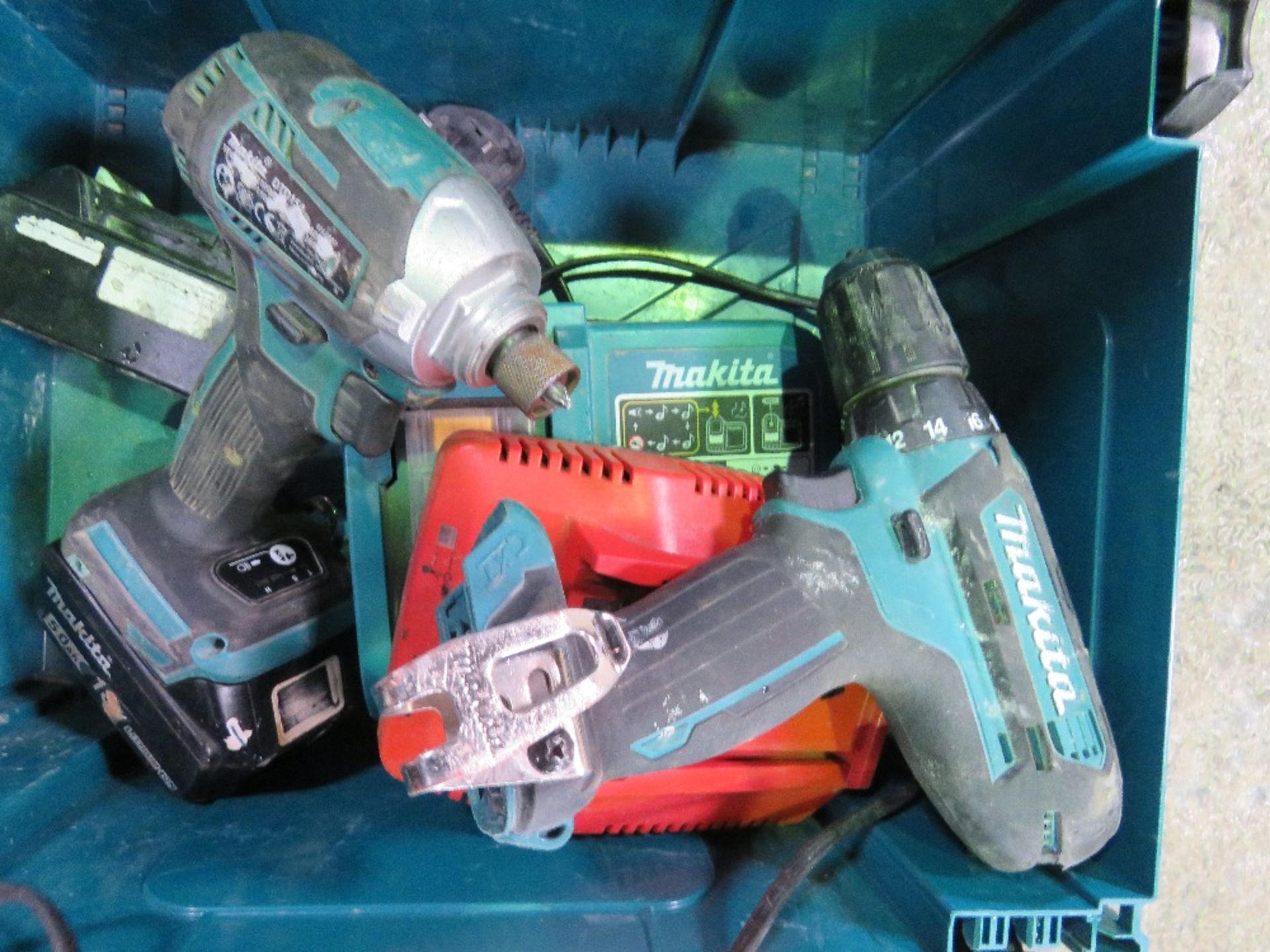 BATTERY TOOLS IN A MAKITA BOX. DIRECT FROM LOCAL COMPANY WHO ARE CLOSING THE LANDSCAPE MAINTENANCE P - Image 2 of 2