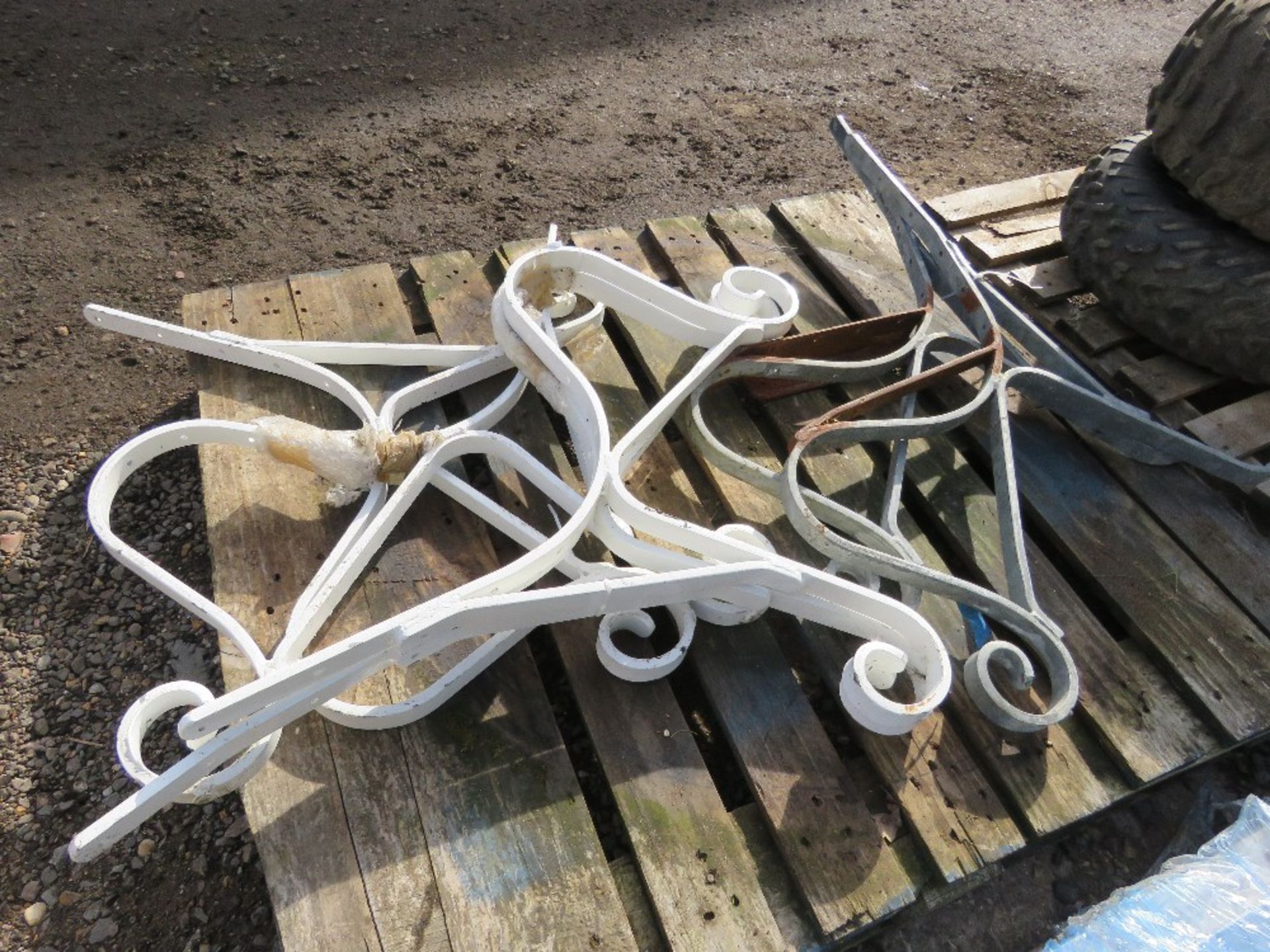 3 X PAIRS OF METAL BENCH ENDS. THIS LOT IS SOLD UNDER THE AUCTIONEERS MARGIN SCHEME, THEREFORE NO - Image 5 of 5