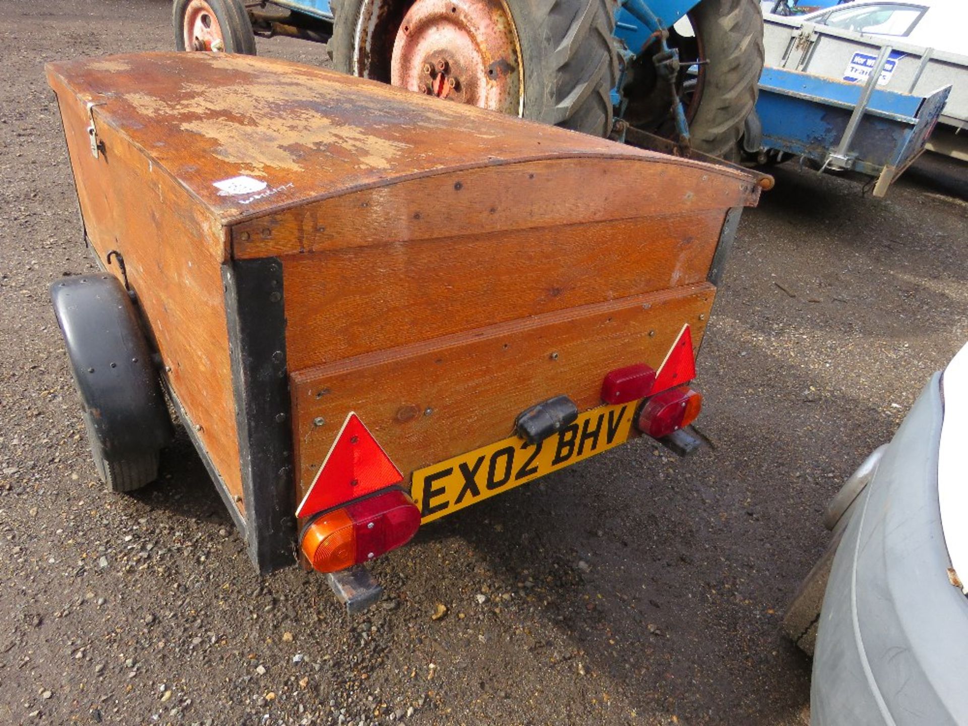 SMALL SIZED ENCLOSED TOOL TRAILER, 5FT X 3FT APPROX. THIS LOT IS SOLD UNDER THE AUCTIONEERS MARGI - Image 3 of 4