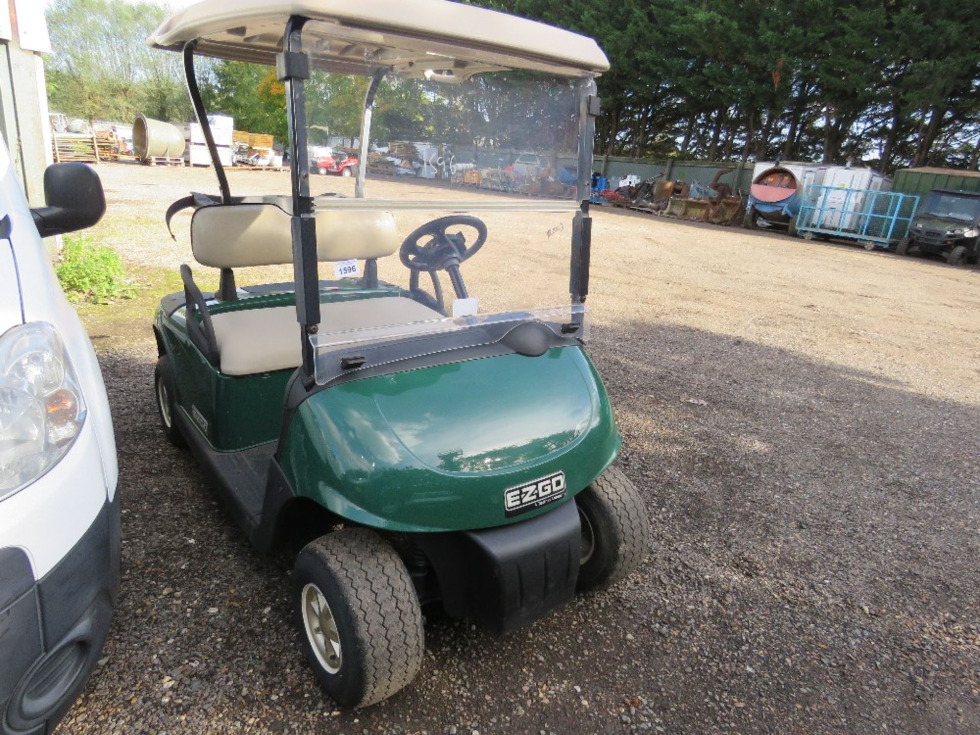 EZGO BATTERY POWERED GOLF BUGGY, YEAR 2013. WHEN TESTED WAS SEEN TO DRIVE, STEER AND BRAKE. WITH KEY