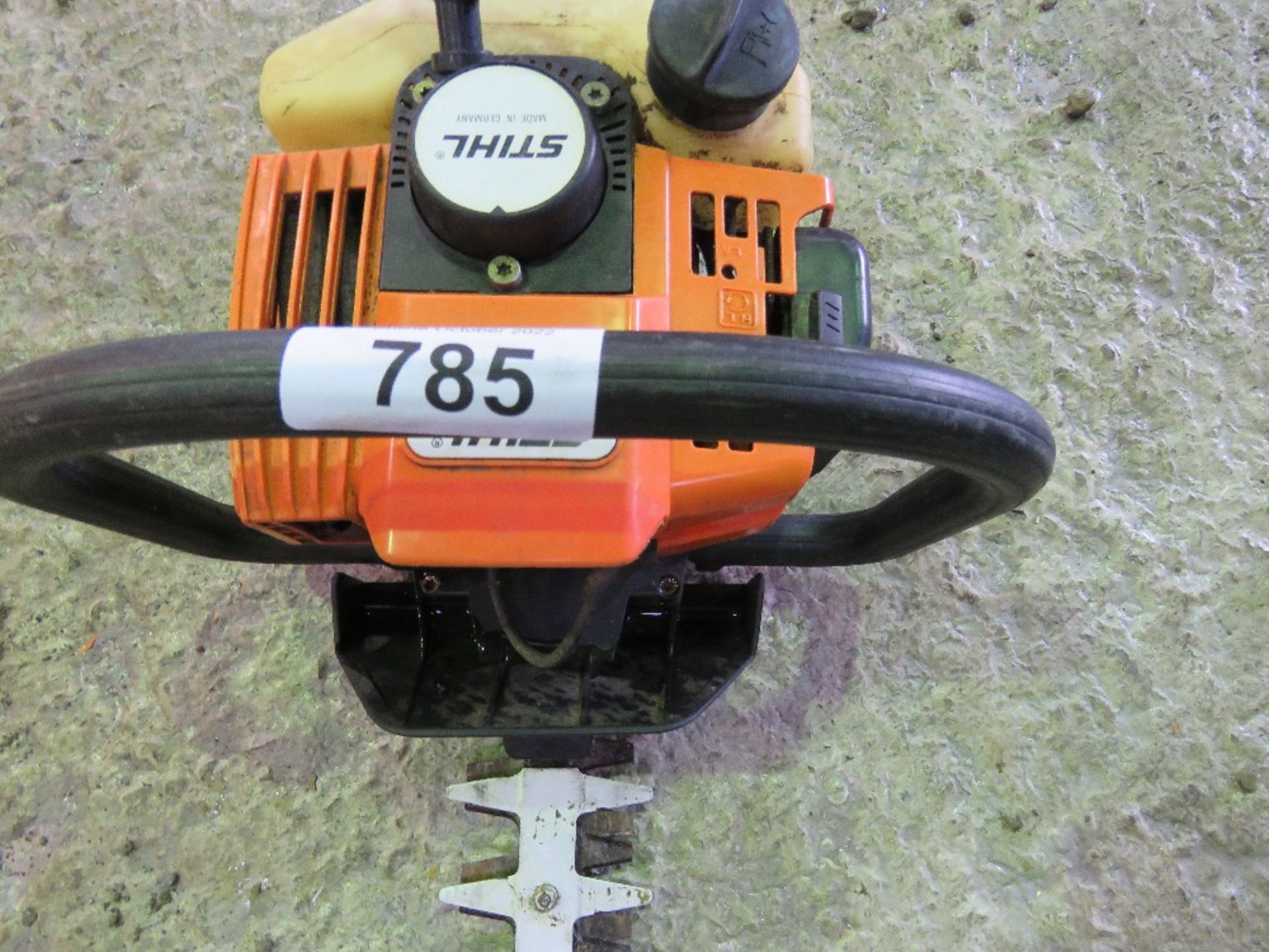 STIHL HS80 PETROL ENGINED HEDGE CUTTER. THIS LOT IS SOLD UNDER THE AUCTIONEERS MARGIN SCHEME, THE - Image 5 of 5