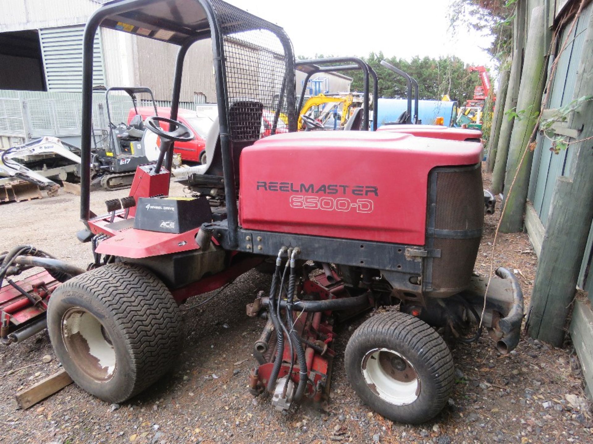 TORO REELMASTER 6500D 5 GANG 4WD MOWER, EX GOLF COURSE. WHEN TESTED WAS SEEN TO RUN, DRIVE AND BLADE - Image 3 of 5