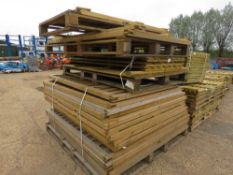 STACK CONTAINING APPROXIMATELY 21NO ASSORTED FENCING PANELS.
