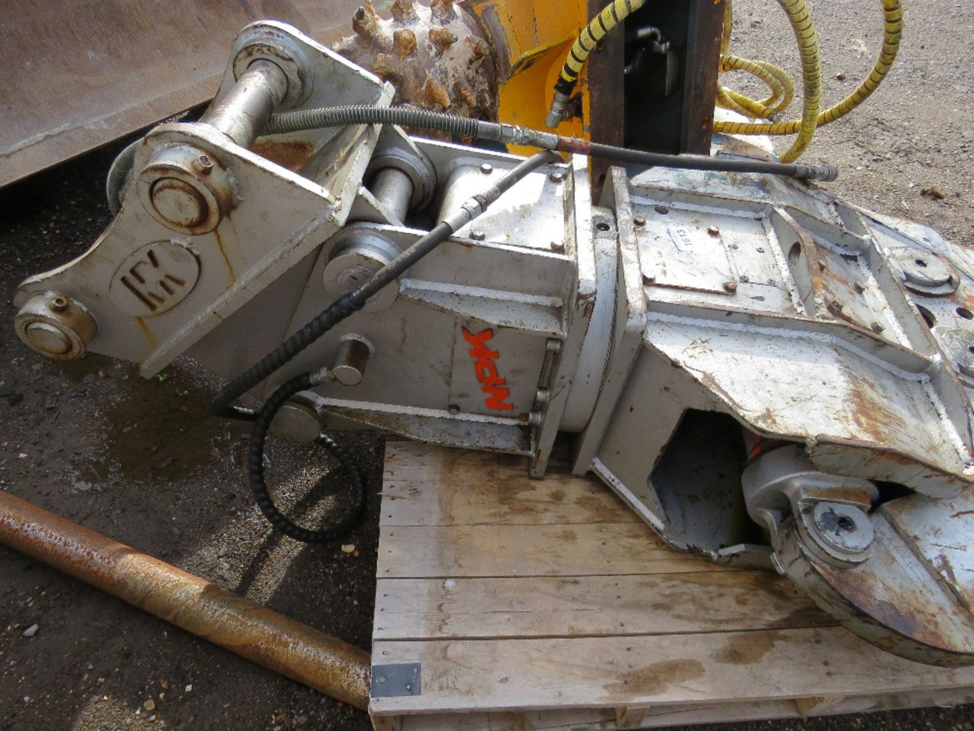 SET OF NPK S7X CRUSHER JAWS, EXCAVATOR MOUNTED ON 65MM PINS. - Image 2 of 9