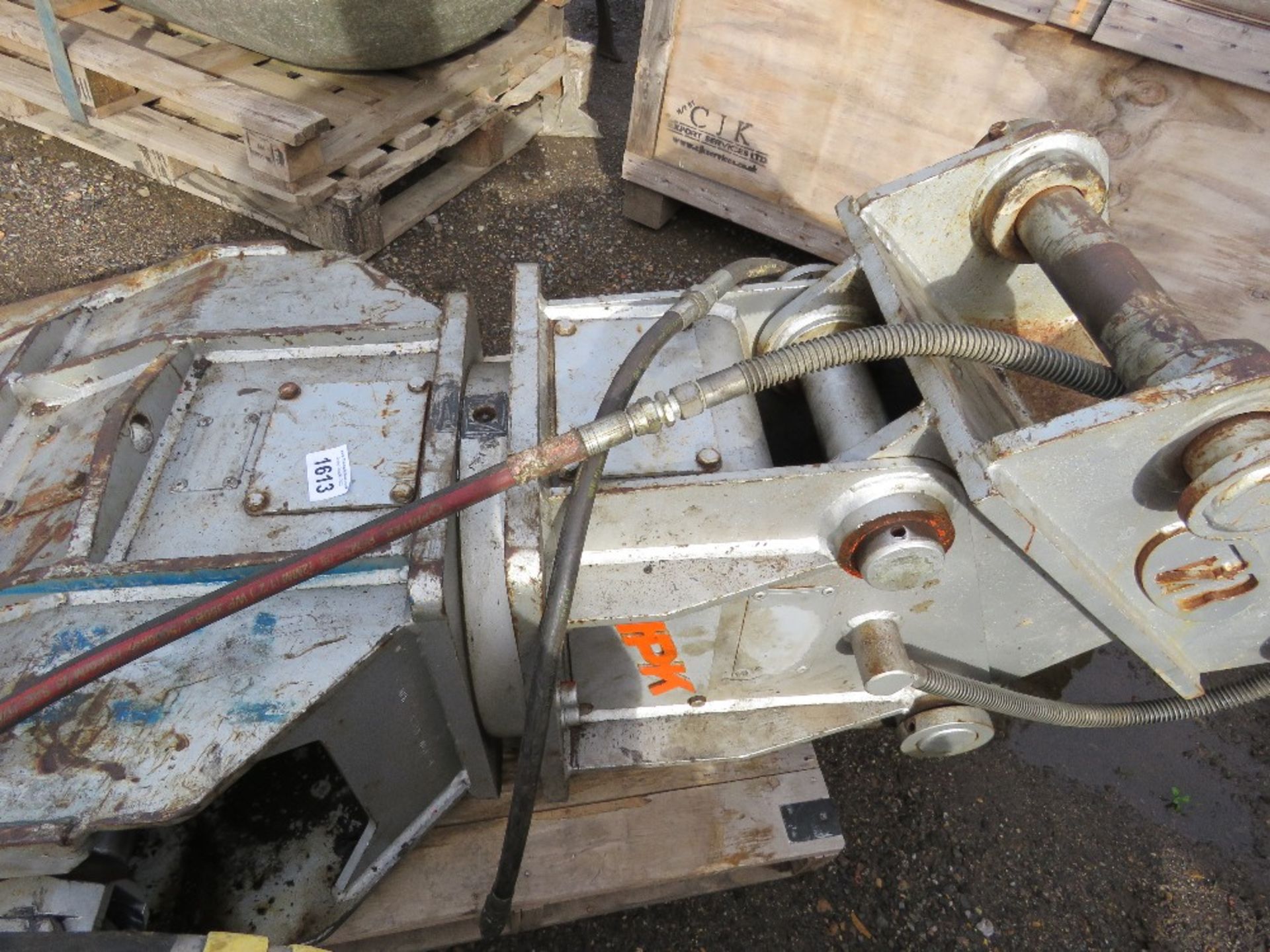 SET OF NPK S7X CRUSHER JAWS, EXCAVATOR MOUNTED ON 65MM PINS. - Image 9 of 9