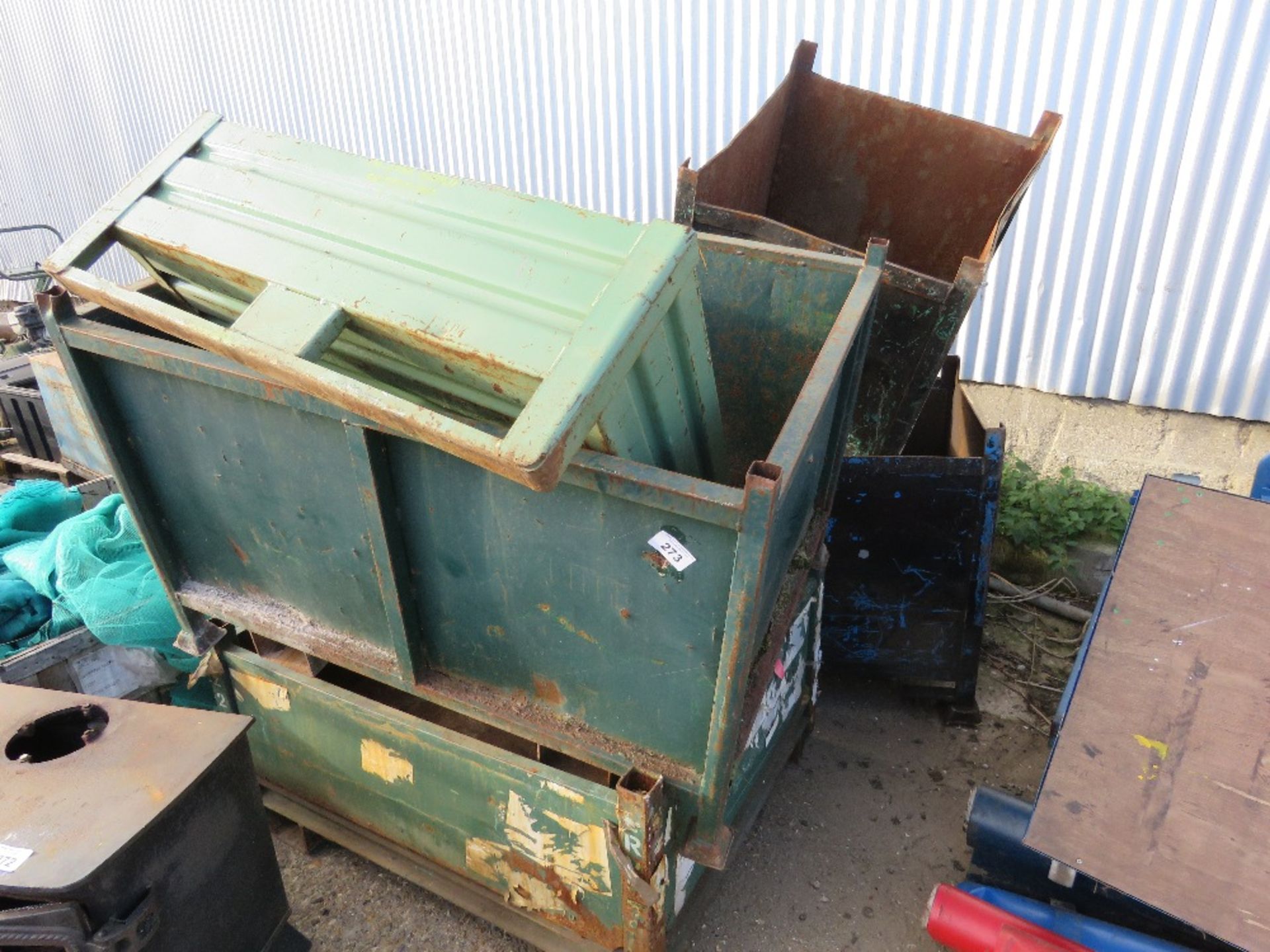 5 X ASSORTED STILLAGES. THIS LOT IS SOLD UNDER THE AUCTIONEERS MARGIN SCHEME, THEREFORE NO - Image 2 of 3