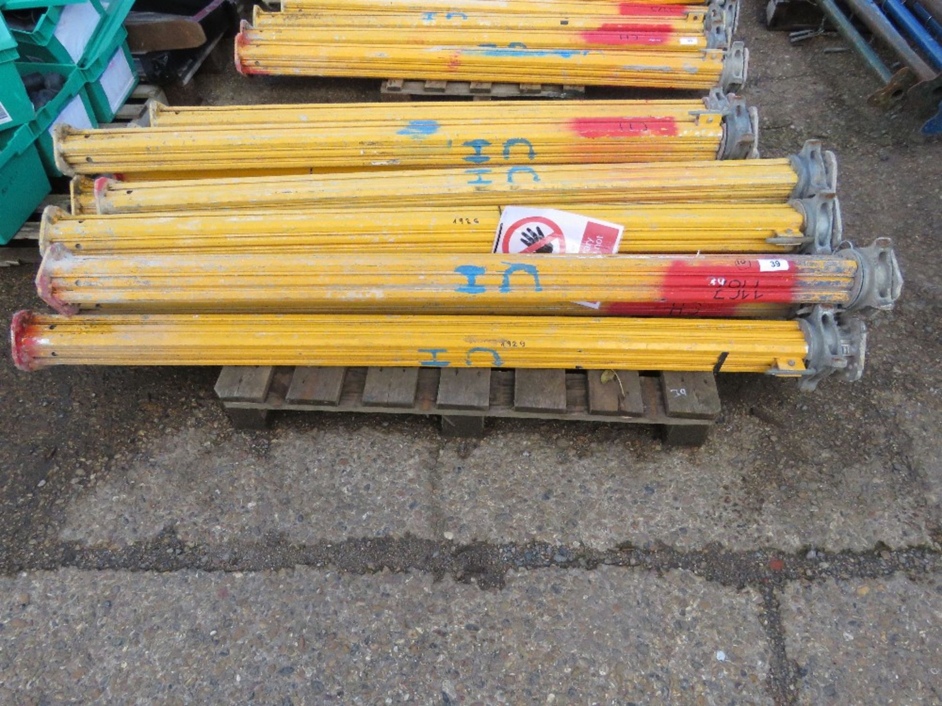 INIUM FORMWORK PROPS 11 X ADJUSTABLE ALUMINIUM FORMWORK PROPS. 1.95 METRES CLOSED LENGTH APPROX. (PE