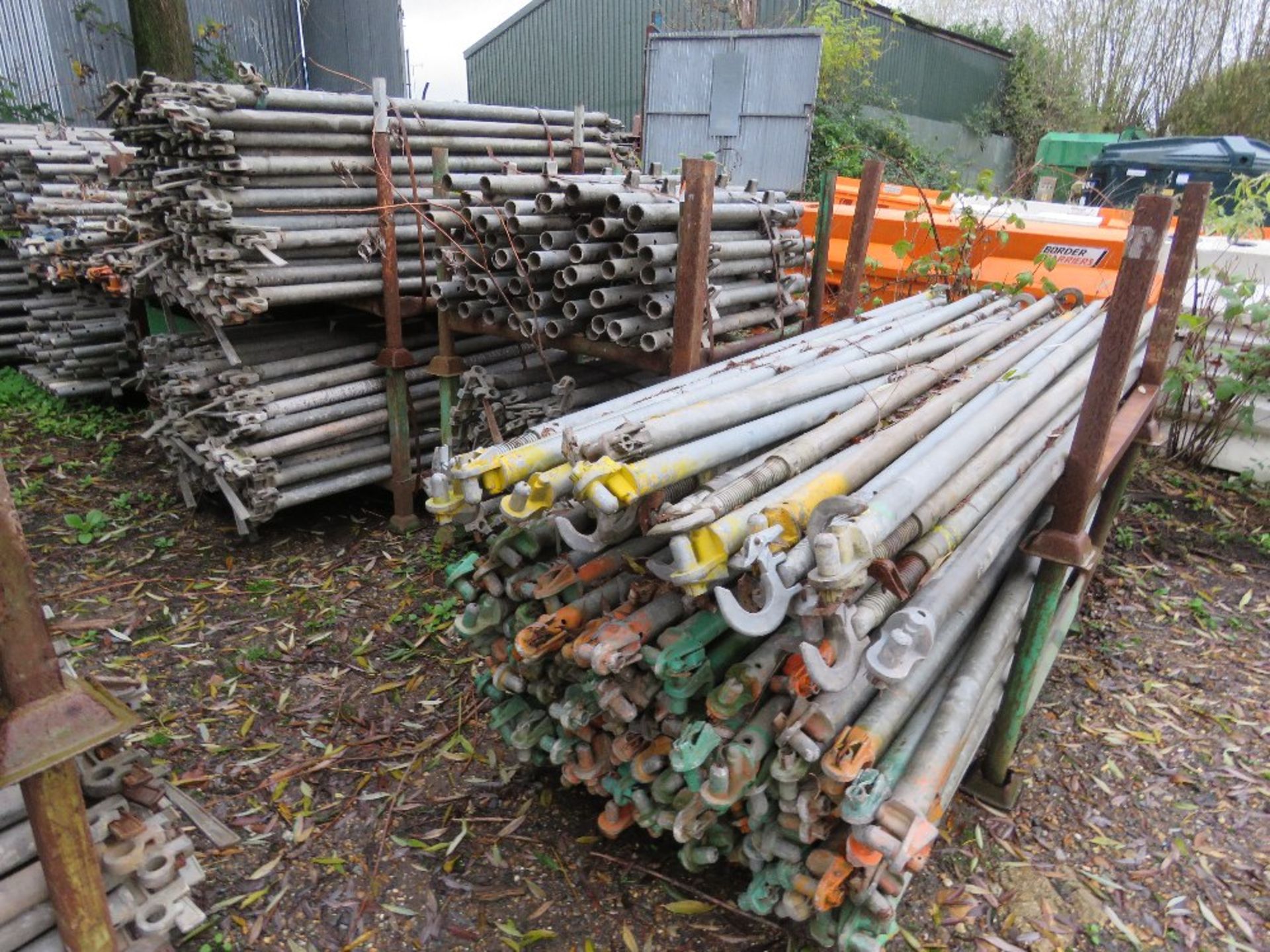 LARGE QUANTITY OF LEADA ACROW QUICK STAGE STYLE SCAFFOLDING ITEMS, CONTAINED IN 20 X STILLAGES. THIS - Image 6 of 13