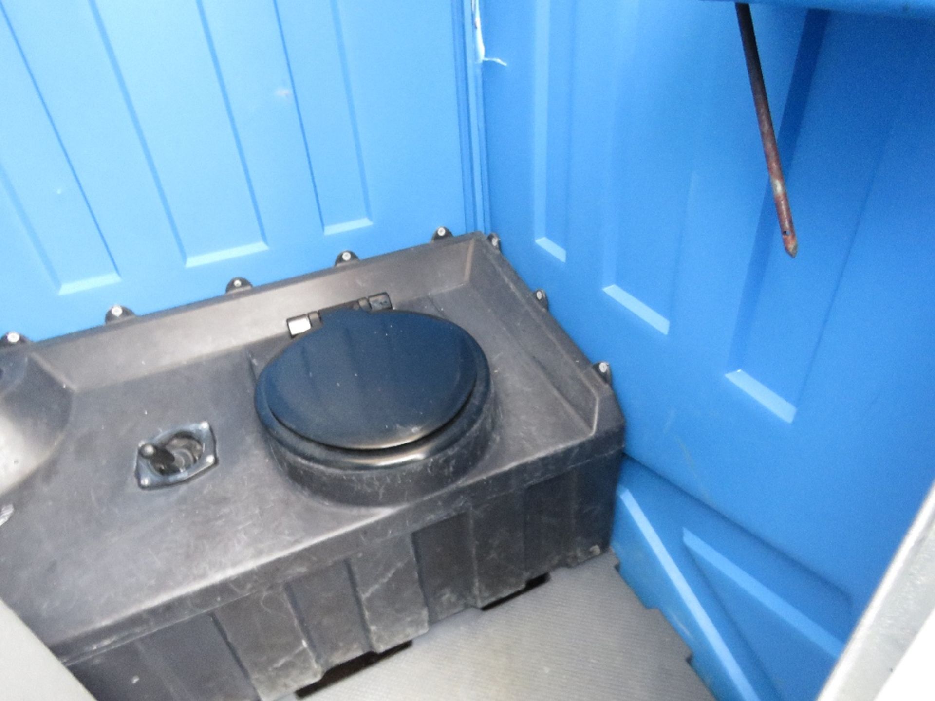 PORTABLE SITE / BUILDER'S TOILET. - Image 3 of 4