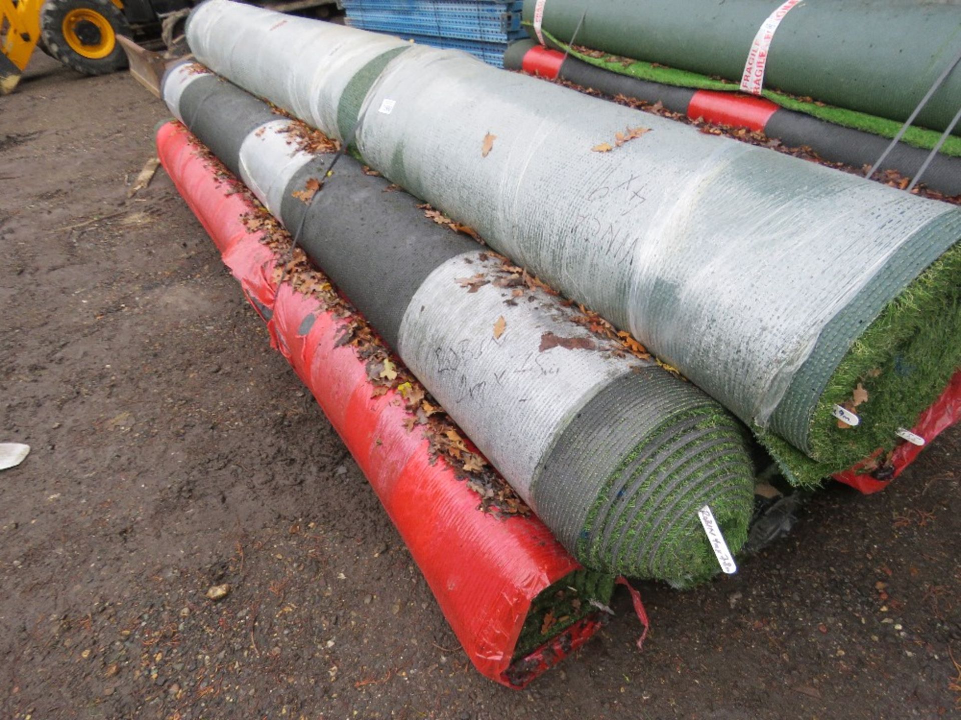 PALLET OF ASTRO TURF FAKE GRASS, 4M LENGTH ROLLS APPROX. THIS LOT IS SOLD UNDER THE AUCTIONEERS M - Image 2 of 5