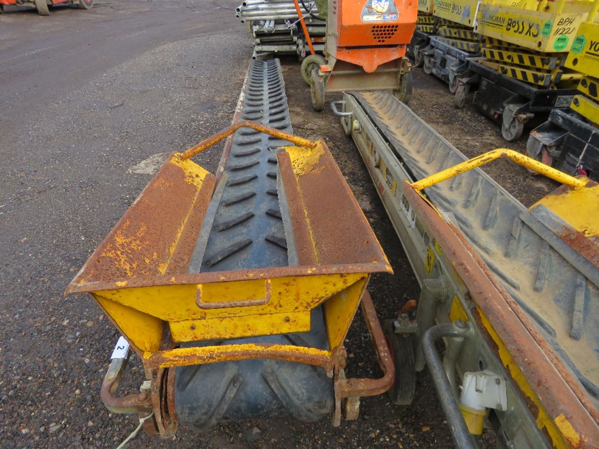 SHIFTA 110 VOLT MUCK CONVEYOR WITH HOPPER, 4.4M LENGTH APPROX. THIS LOT IS SOLD UNDER THE AUCTION - Image 3 of 4