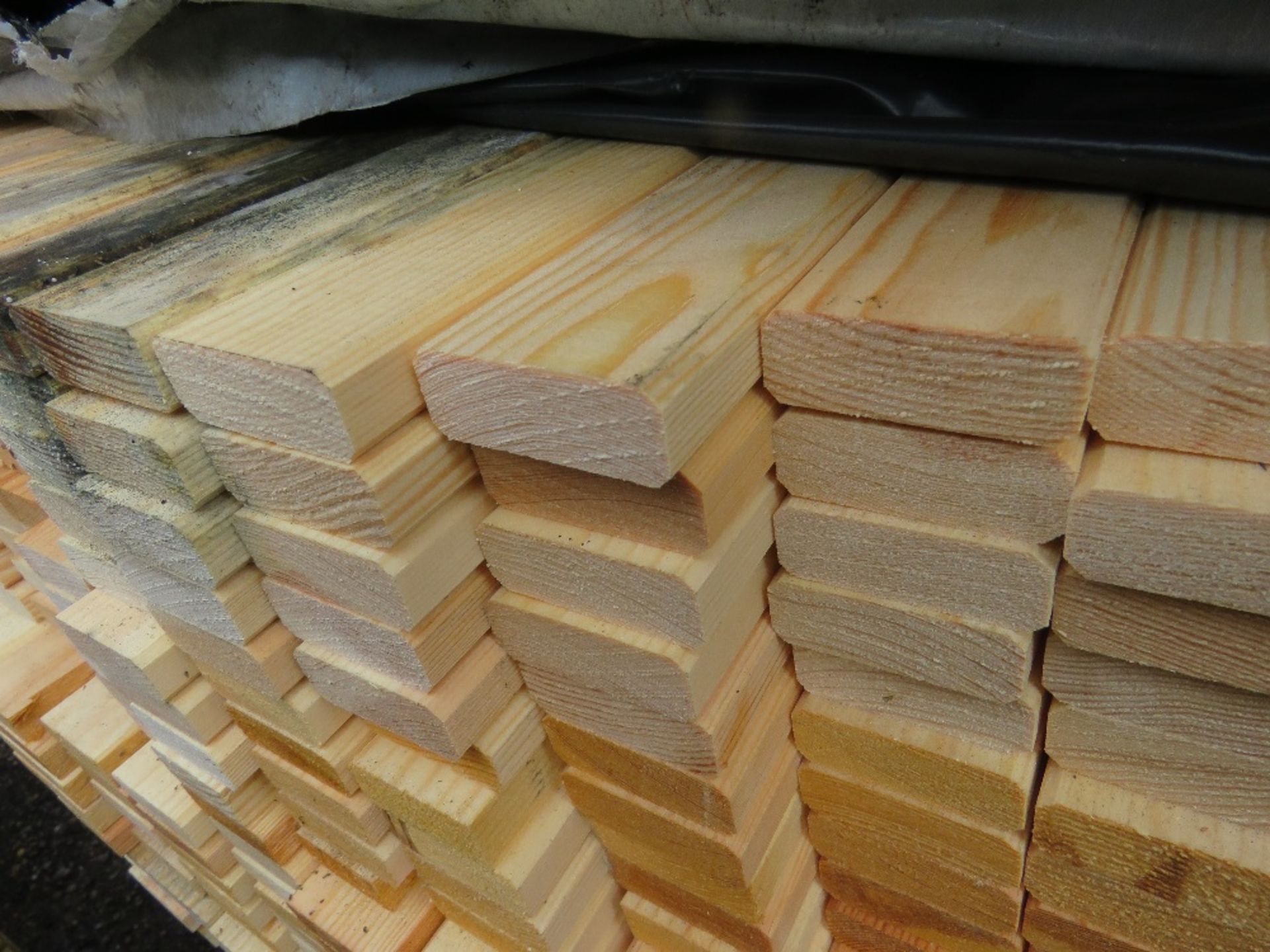 EXTRA LARGE PACK OF VENETIAN PALE TIMBER SLATS. 1.83M LENGTH X 45MM X 16MM APPROX. - Image 2 of 2