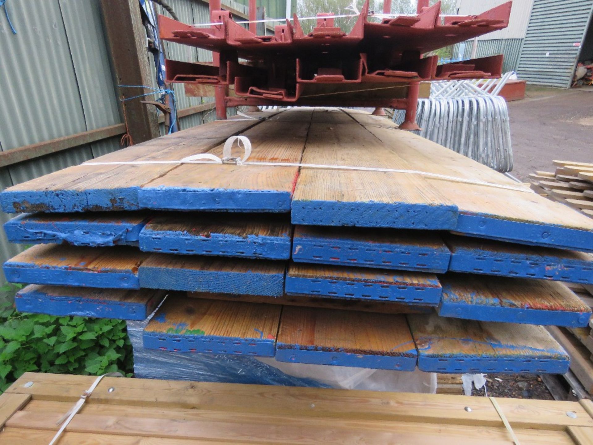 16 X SCAFFOLD BOARDS, 3.9M LENGTH APPROX. THIS LOT IS SOLD UNDER THE AUCTIONEERS MARGIN SCHEME, T - Image 3 of 3