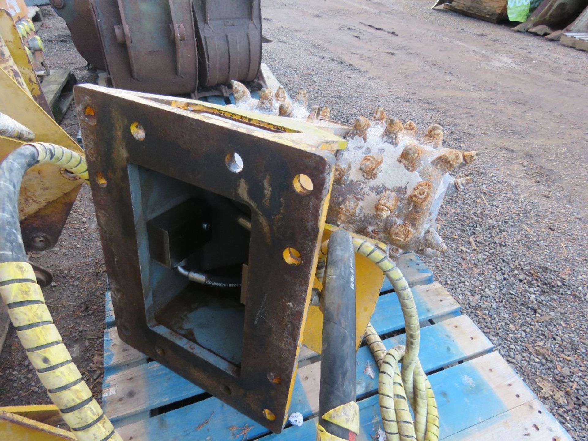 ROCK PLANER HEAD ATTACHMENT, EXCAVATOR MOUNTED , 85CM WIDTH APPROX. - Image 3 of 4