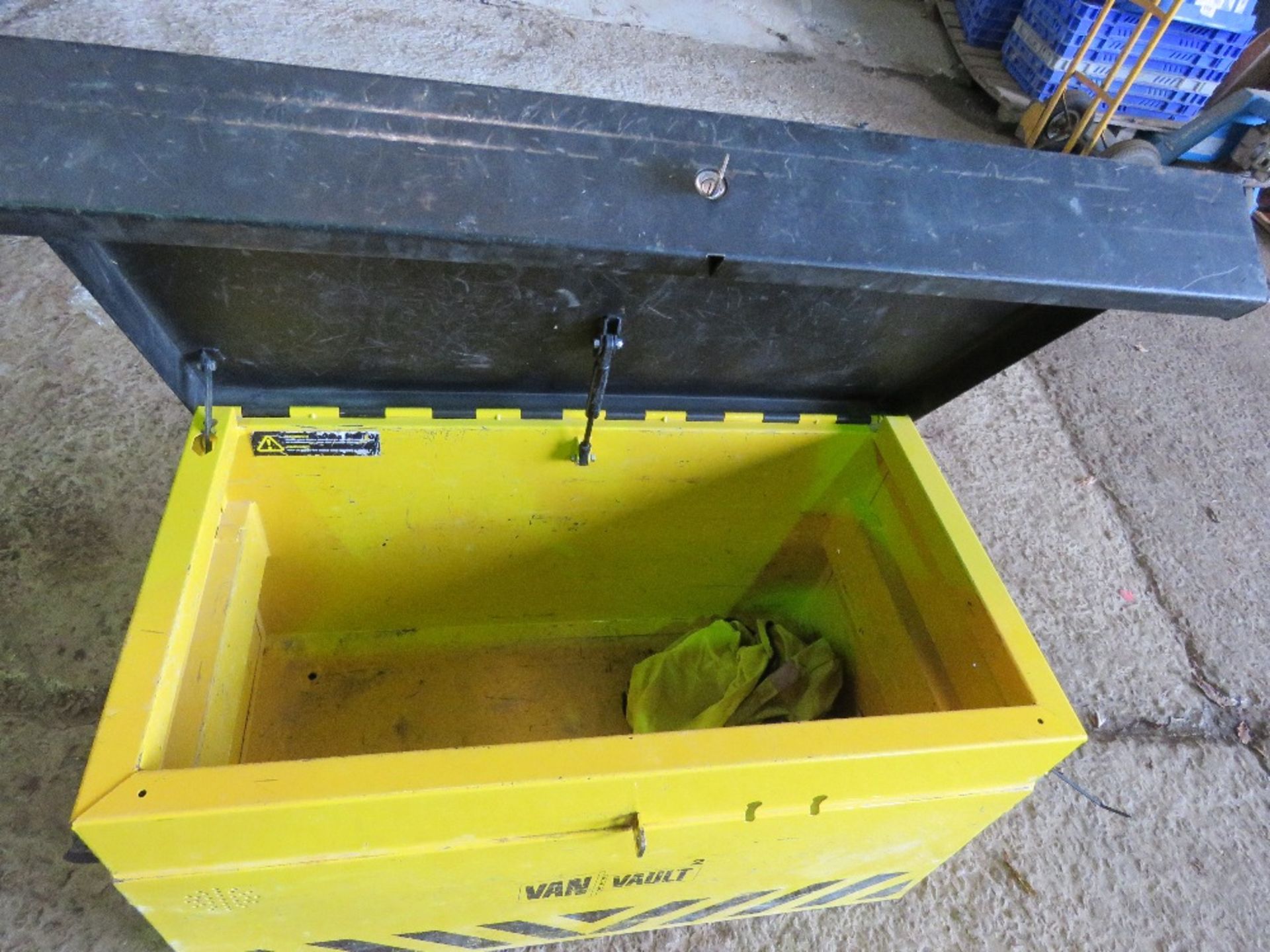 tool box with keys. no vat on hammer price - Image 5 of 5