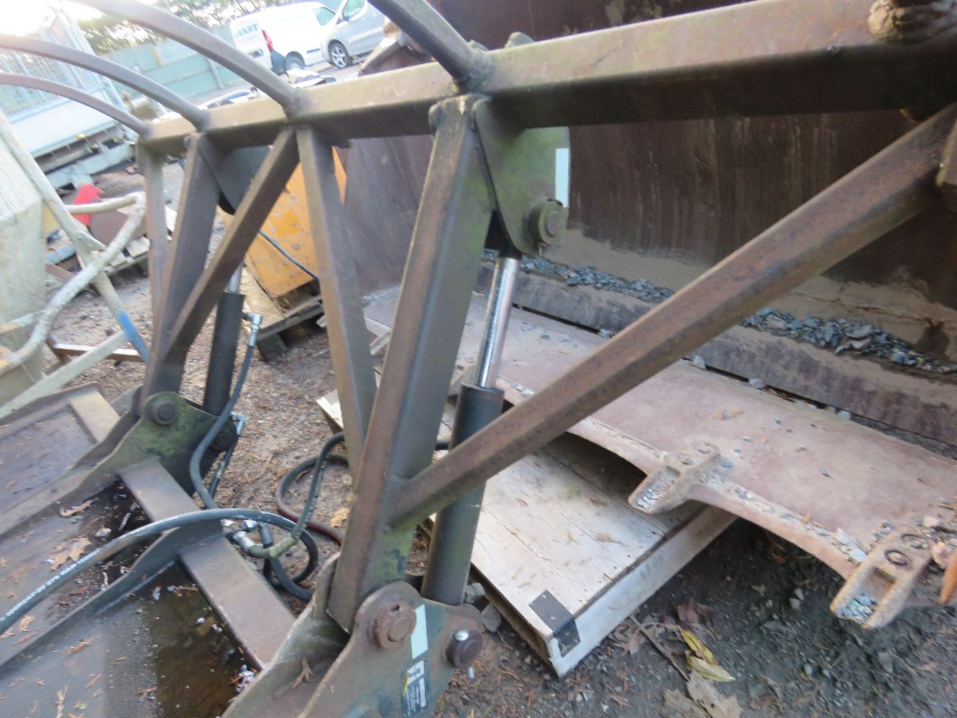 GURNEY REEVE HEAVY DUTY BUCK RAKE GRAB FOR TELEHANDLER, 8FT WIDE APPROX. THIS LOT IS SOLD UNDER T - Image 6 of 9