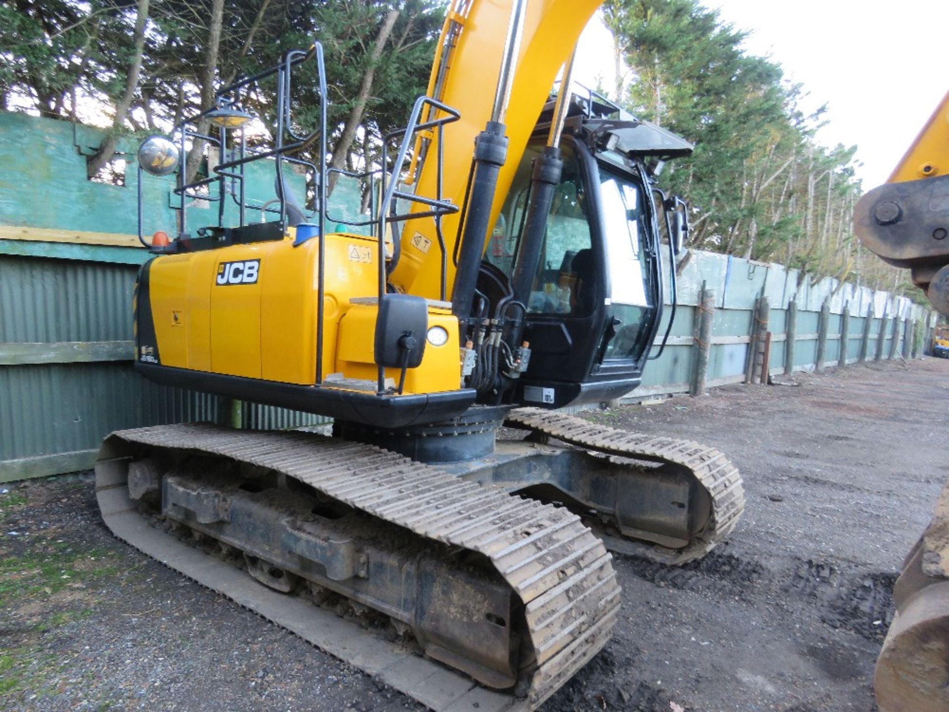 JCB JS160LC+ TRACKED EXCAVATOR YEAR 2016 BUILD. 18,180KG OPERATING MASS. WITH 2 X BUCKETS (GRADING A - Image 3 of 15