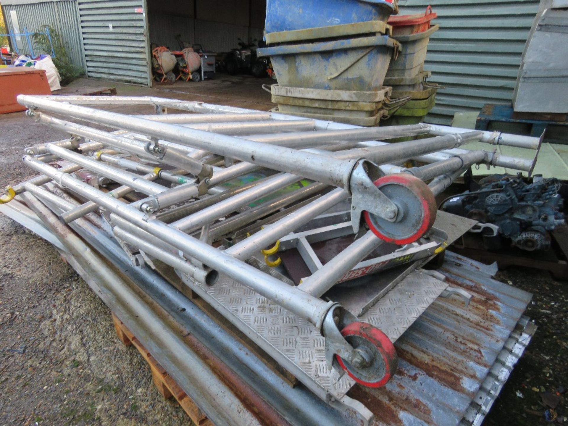 2 X ALUMINIUM PODIUMS WITH PLATFORMS. THIS LOT IS SOLD UNDER THE AUCTIONEERS MARGIN SCHEME, THERE - Image 3 of 4