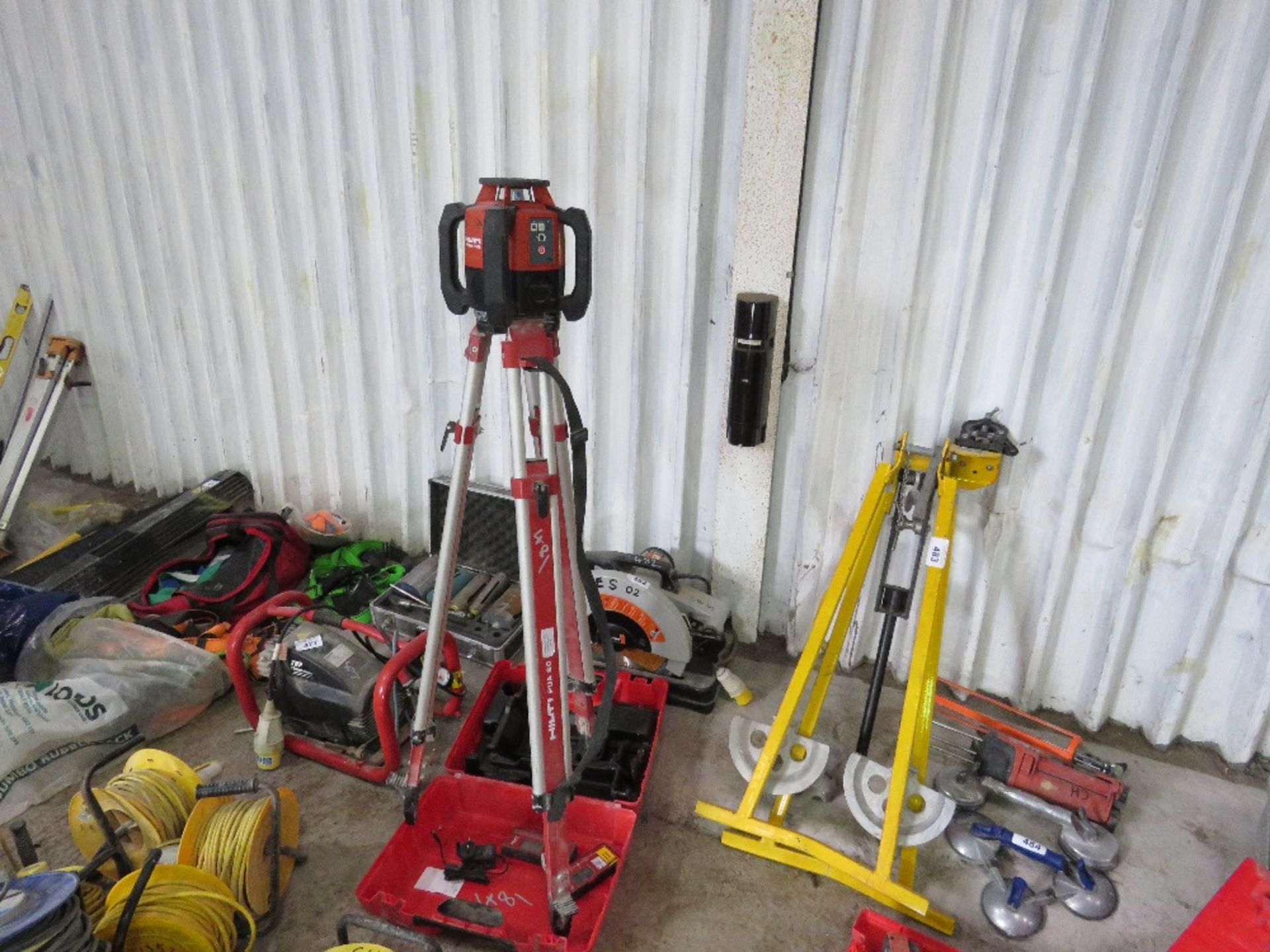 HILTI PR30 LASER LEVEL SET WITH TRIPOD AND TARGET HEADS AS SHOWN. SOURCED FROM COMPANY LIQUIDATIO - Image 3 of 6