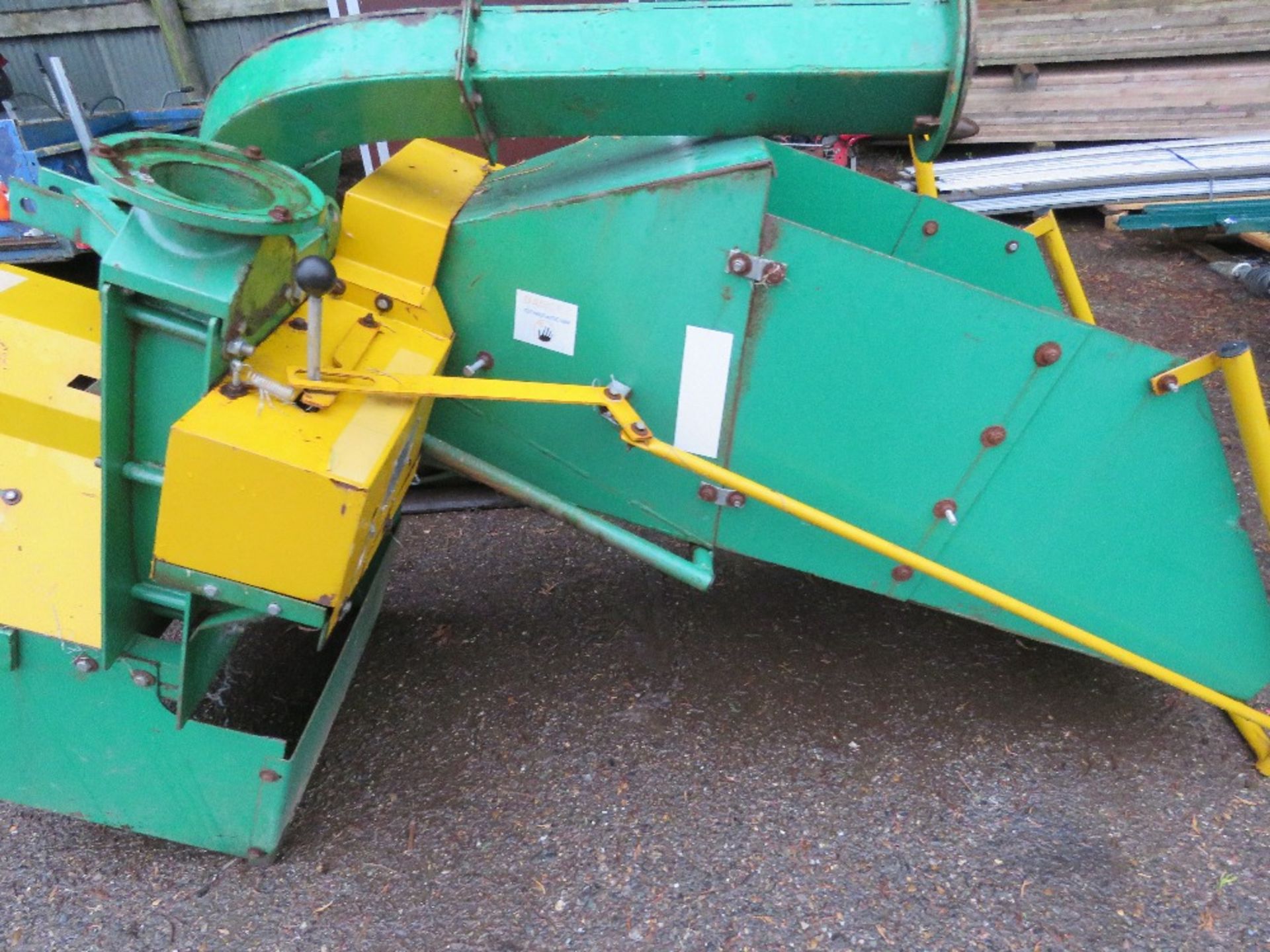 WC8 TRACTOR MOUNTED PTO DRIVEN CHIPPER UNIT, 200MM CAPACITY, 18PS POWER REQUIREMENT. - Image 2 of 5