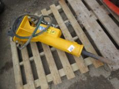 YELLOW EXCAVATOR MOUNTED BREAKER FOR 25MM OR 30MM PINS. THIS LOT IS SOLD UNDER THE AUCTIONEERS MA