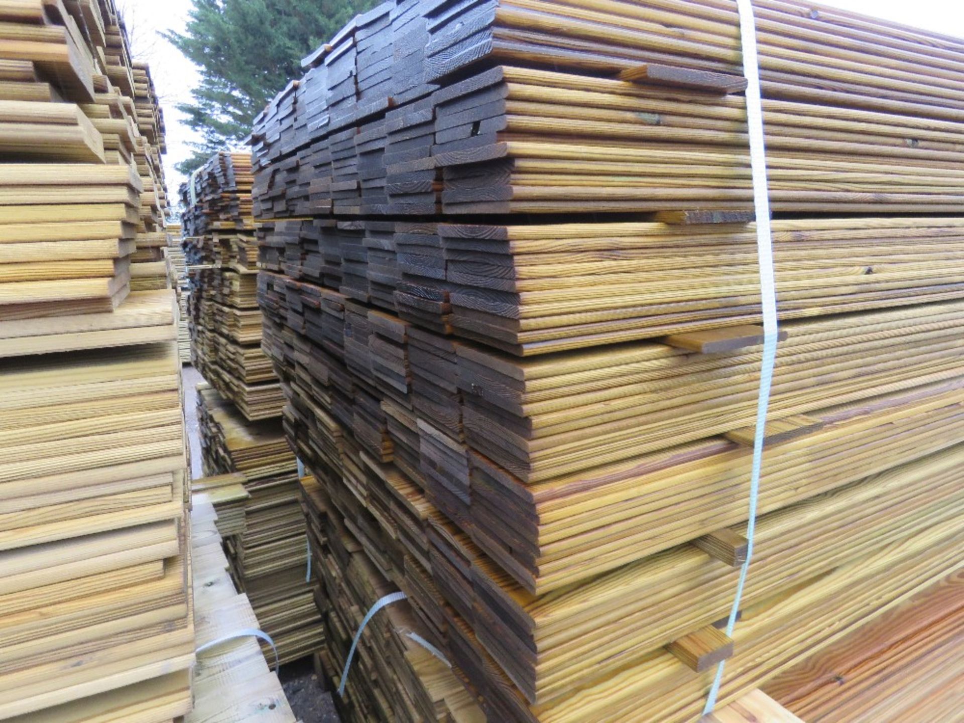 LARGE PACK OF TREATED HIT AND MISS TIMBER CLADDING BOARDS. 1.75M LENGTH X 95MM WIDTH APPROX. - Image 3 of 4