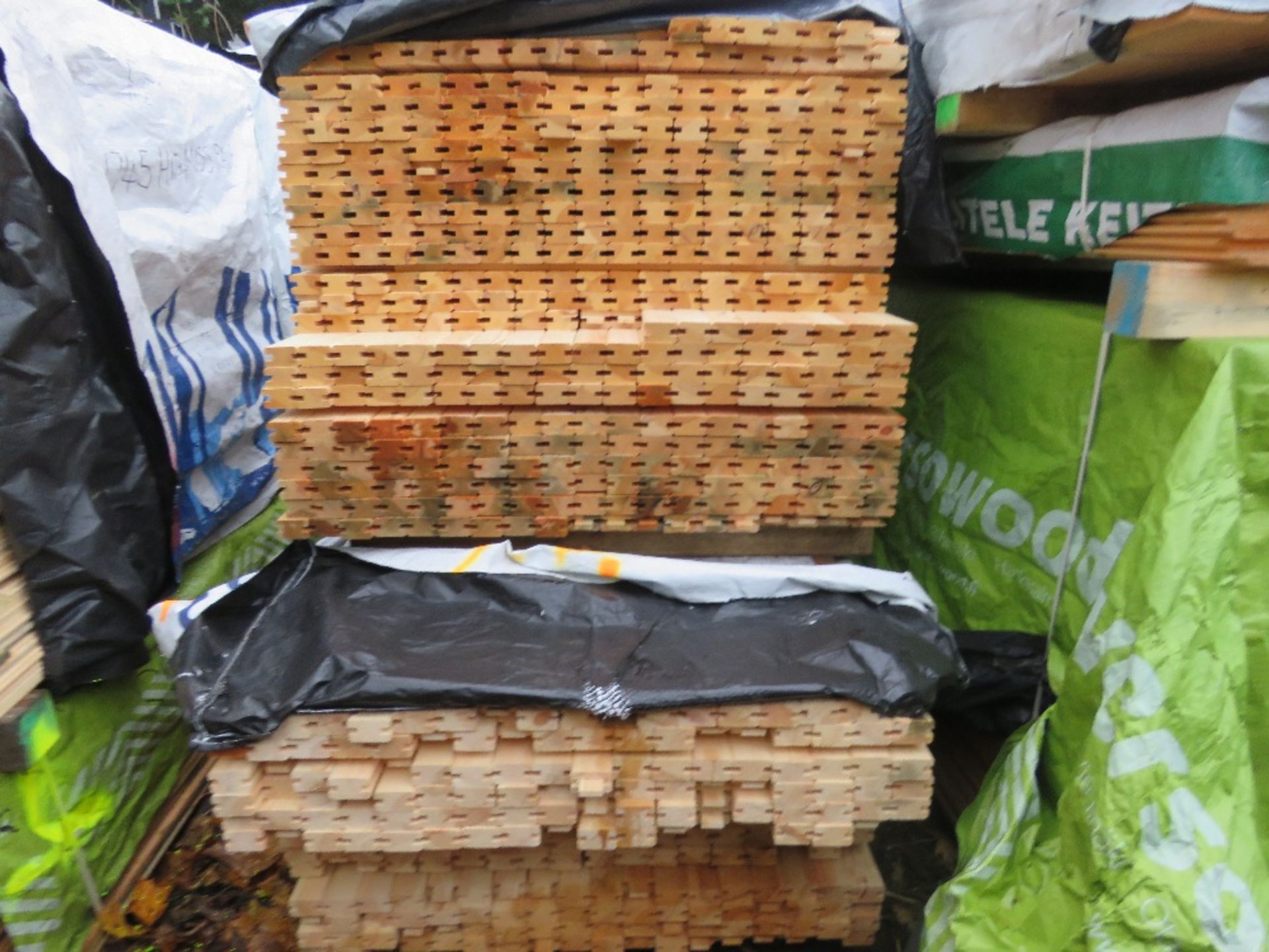STACK OF UNTREATED H BATTEN TIMBER: 2 X LARGE PACKS @ 0.85M - 1.8M LENGTH 100MM WIDTH APPROX. - Image 2 of 4