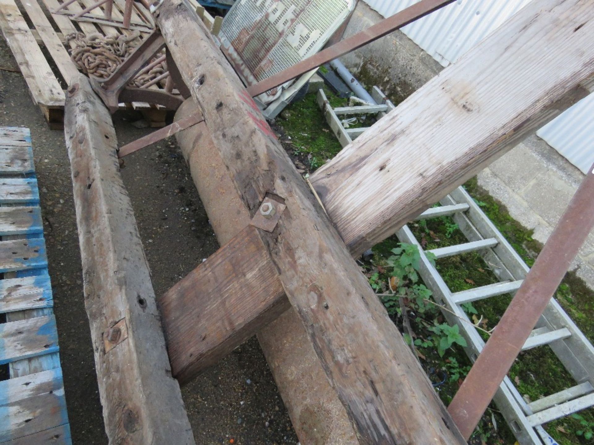 CAST IRON TOWED GRASS ROLLER, 7FT WIDTH APPROX. THIS LOT IS SOLD UNDER THE AUCTIONEERS MARGIN SCH - Image 4 of 4