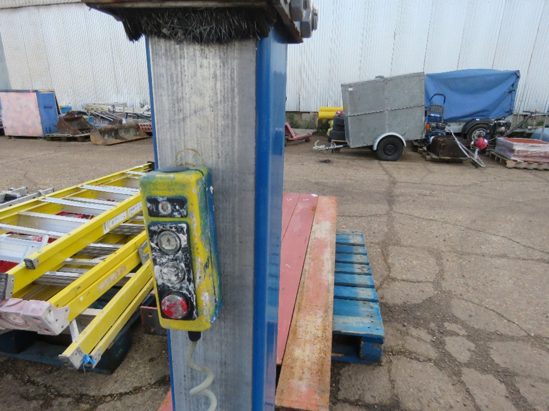 NANO POWER TOWER BATTERY POWERED MAST ACCESS UNIT. PN:PTN4524. WHEN TESTED WAS SEEN TO LIFT AND LOW - Image 2 of 3