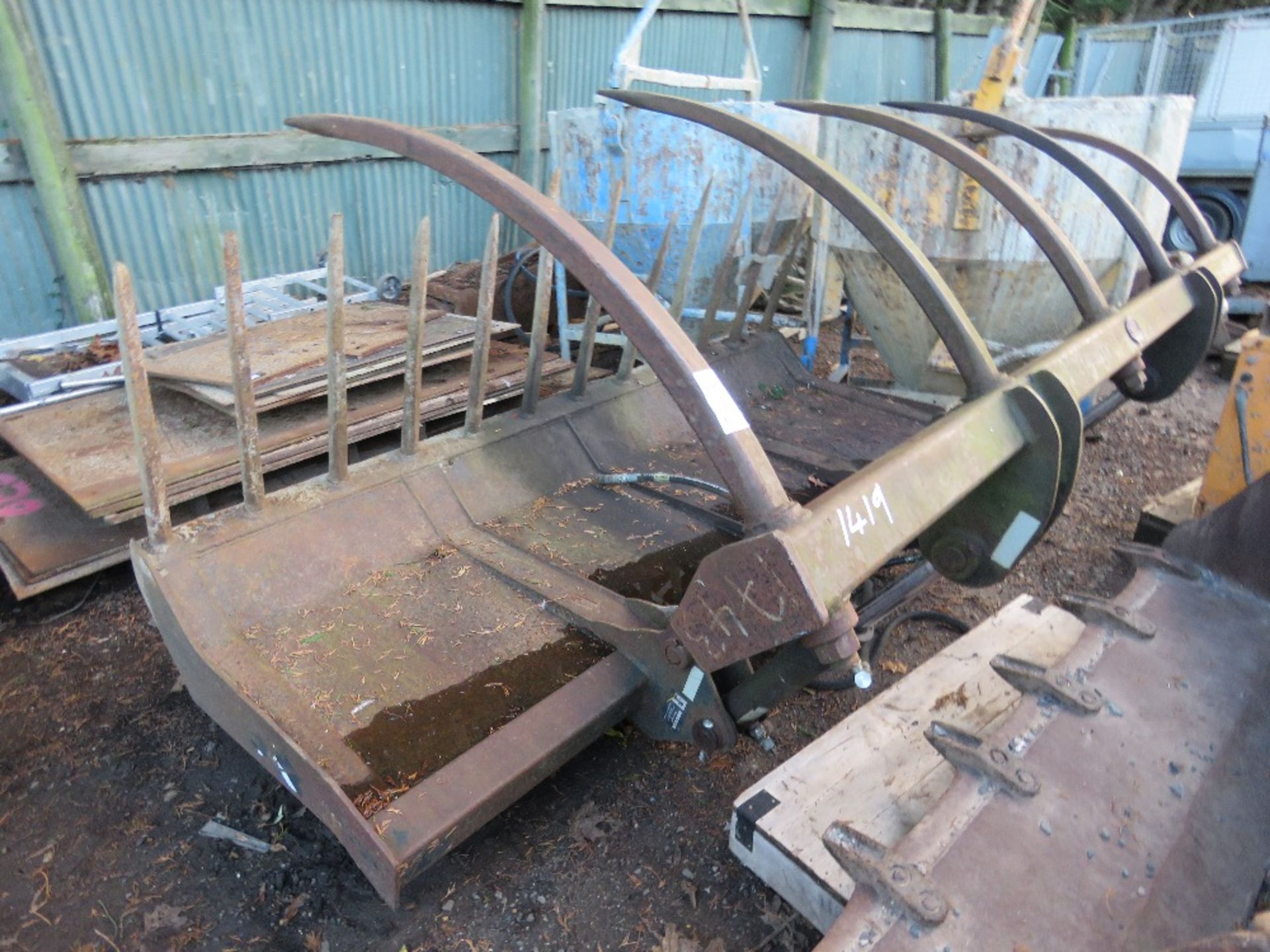 GURNEY REEVE HEAVY DUTY BUCK RAKE GRAB FOR TELEHANDLER, 8FT WIDE APPROX. THIS LOT IS SOLD UNDER T