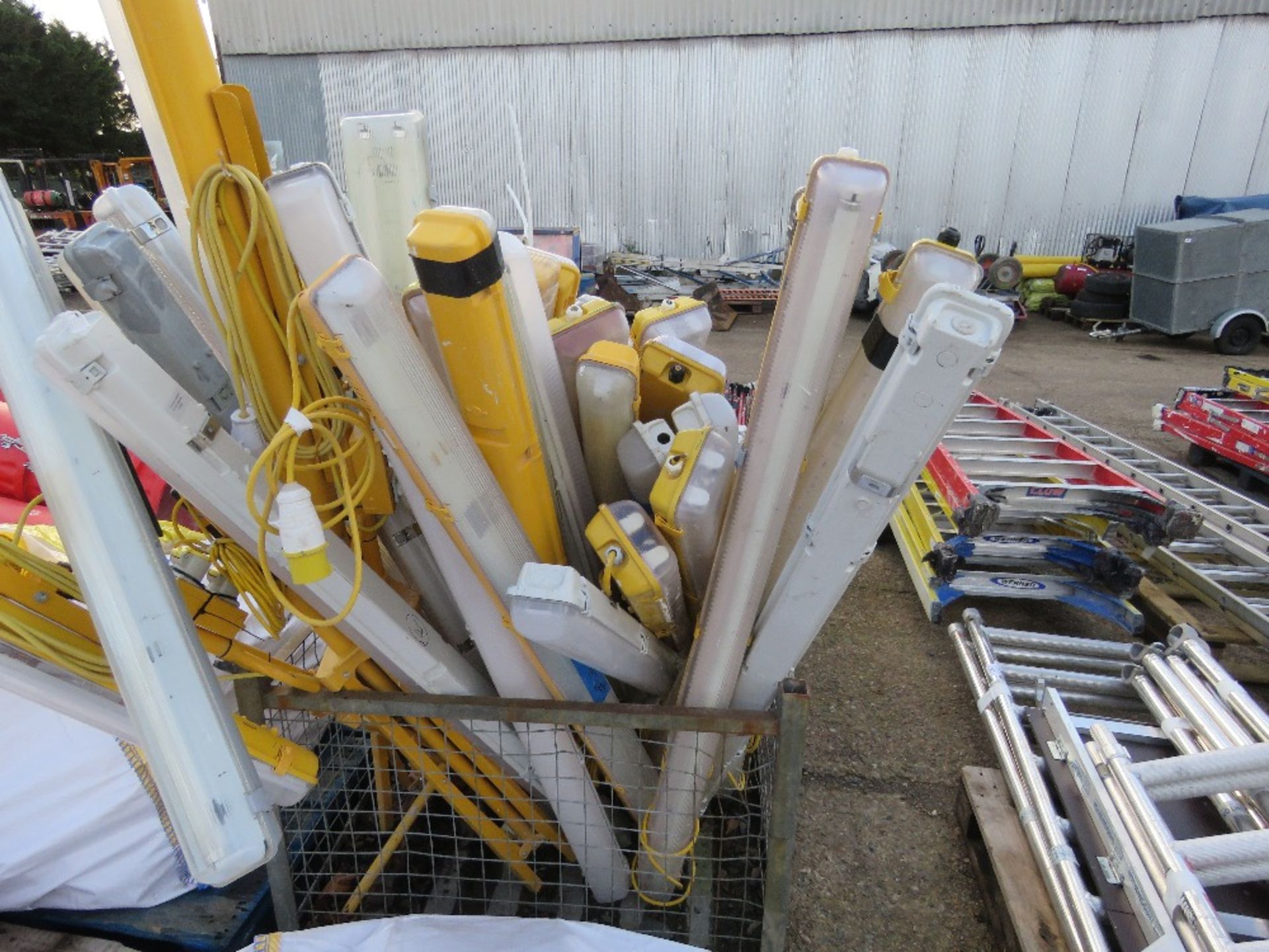 STILLAGE OF WORK LIGHTS PLUS A BULK BAG OF EXTENSION LEADS, 110VOLT. SOURCED FROM COMPANY LIQUID - Image 3 of 8