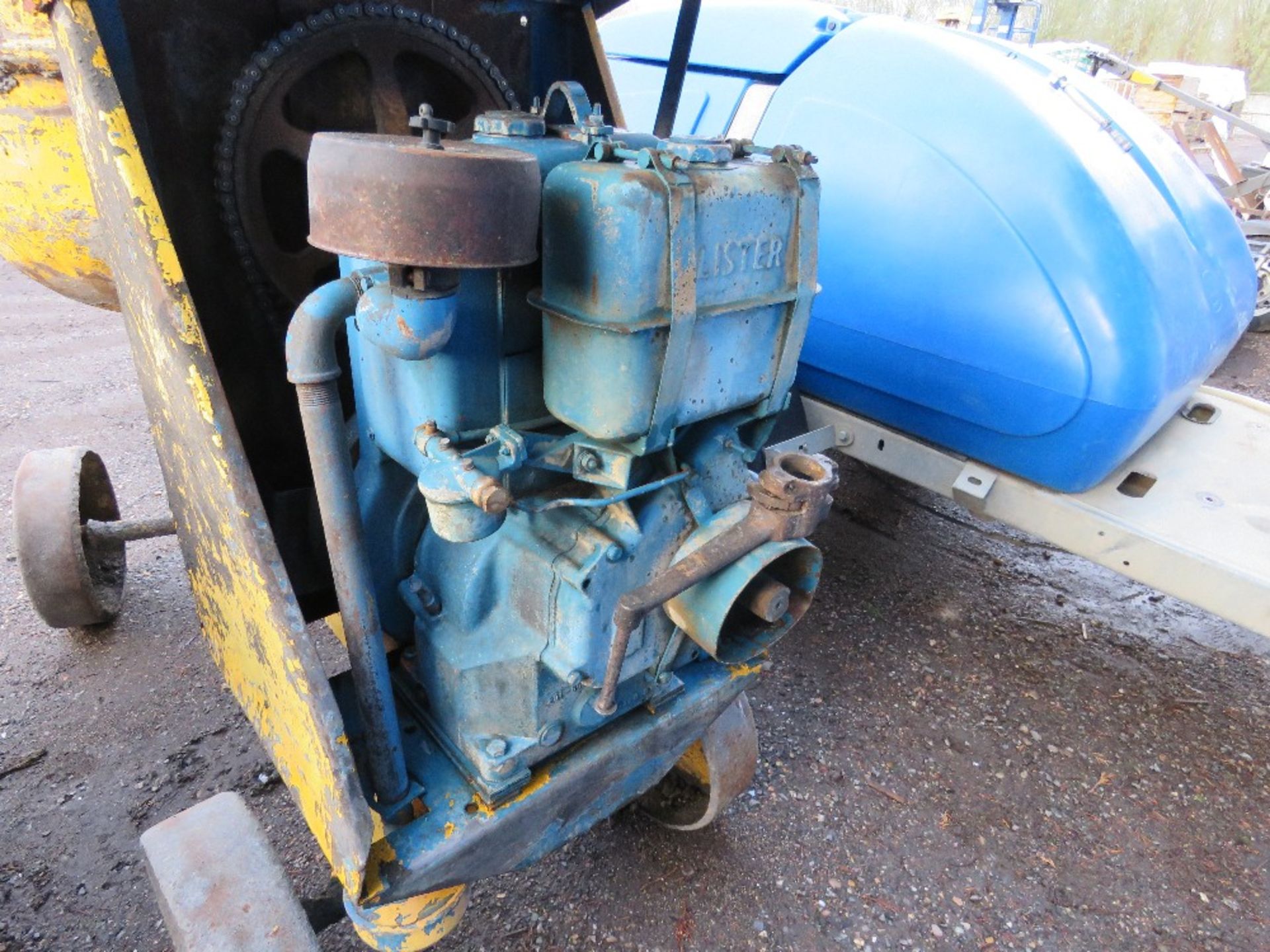 LISTER HANDLE START DIESEL SITE CEMENT MIXER. WITH HANDLE. - Image 4 of 4