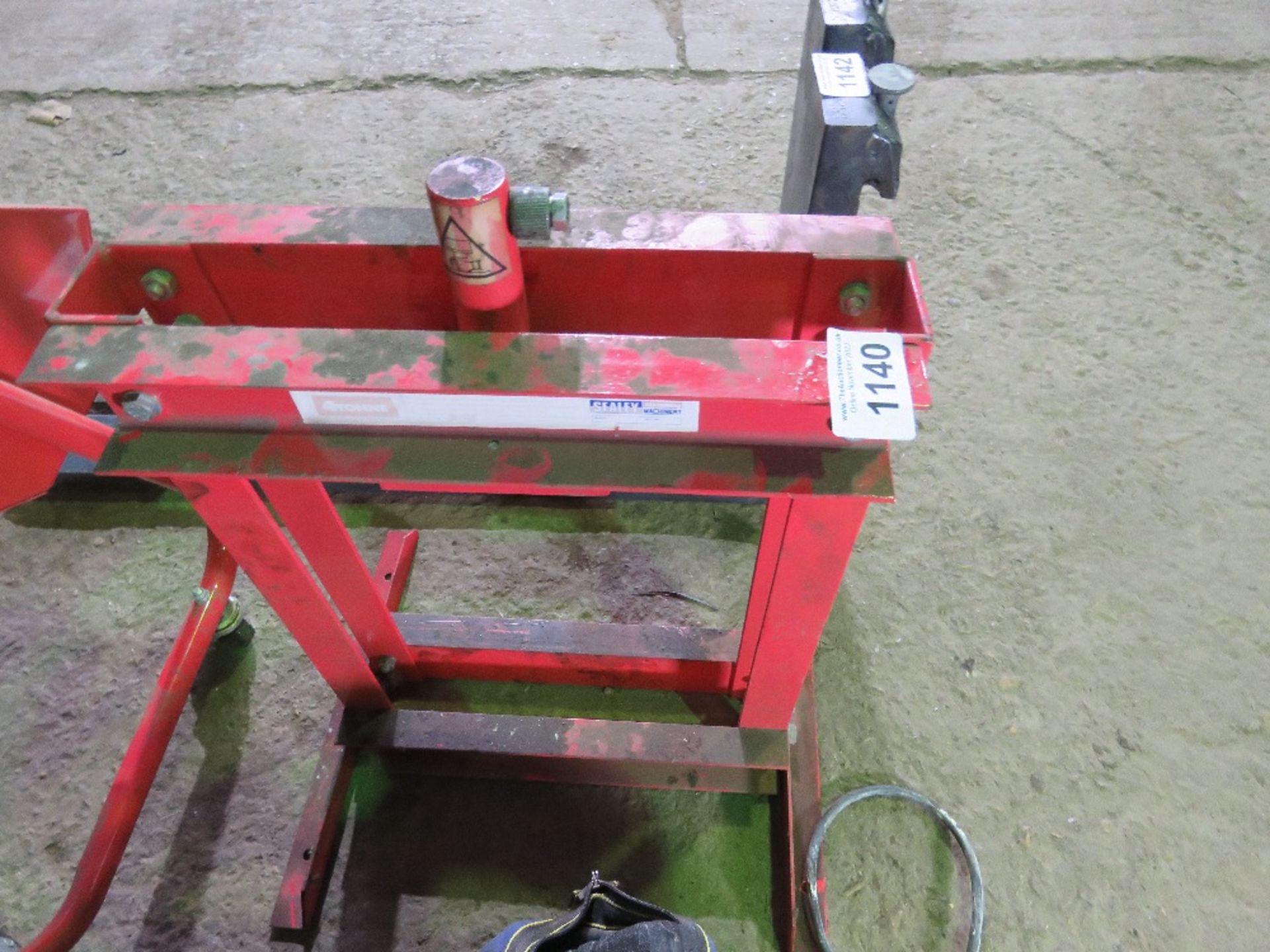 SEALEY 4 TONNE RATED MINI HYDRAULIC PRESS UNIT. SOURCED FROM COMPANY LIQUIDATION.