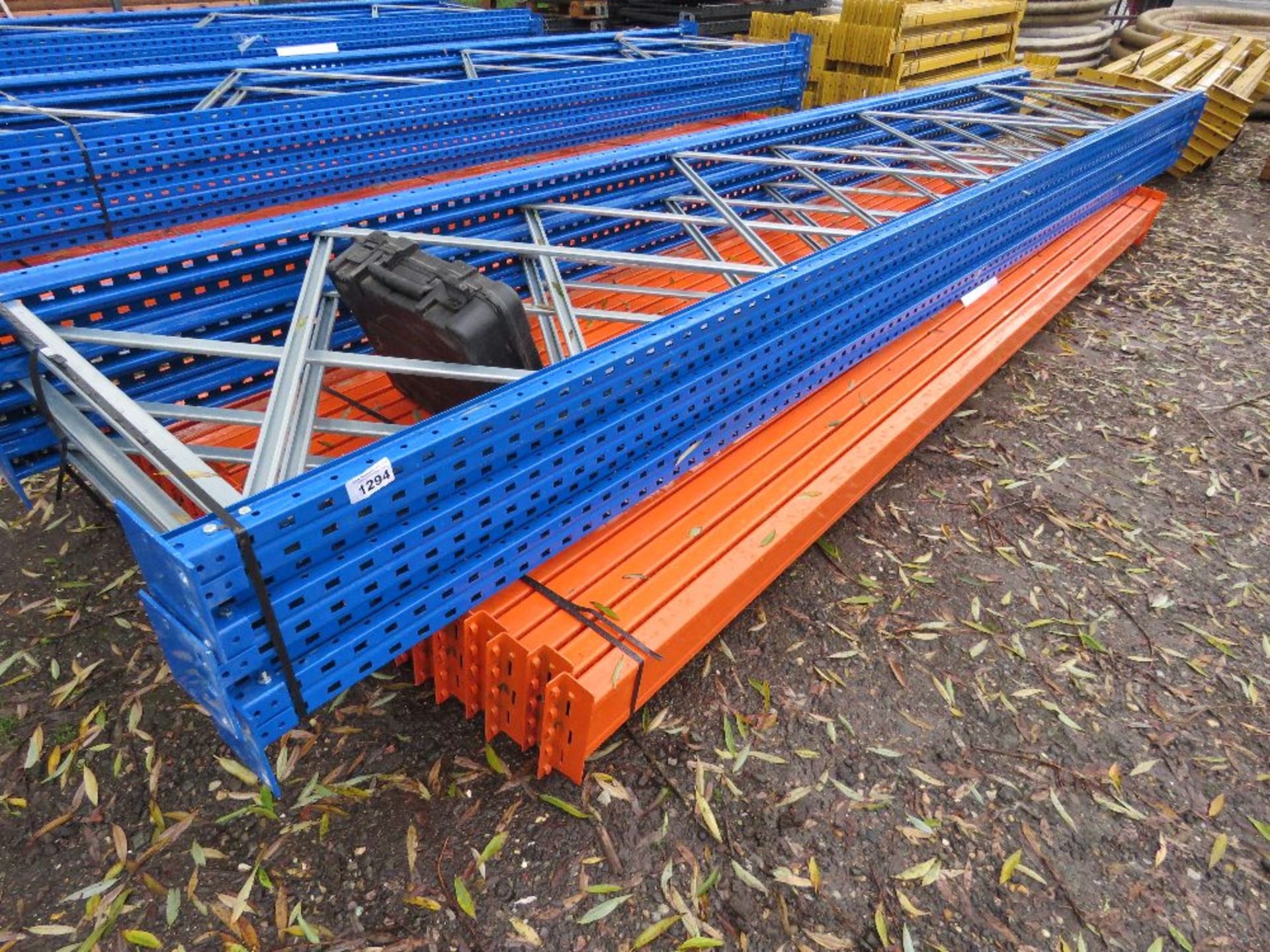 HEAVY DUTY PALLET RACKING: 5 X UPRIGHTS @ 5M HEIGHT WITH A WIDTH OF 0.9M, PLUS 24NO BEAMS @ 3.9M LEN