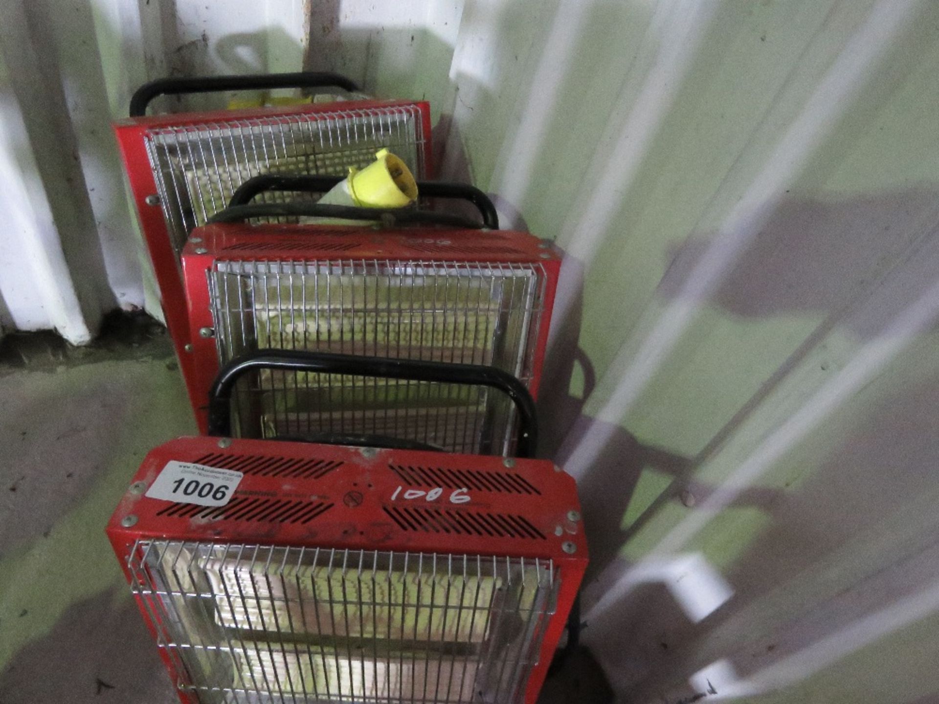 4 X RADIANT HEATERS PLUS A CUBE HEATER. - Image 4 of 4