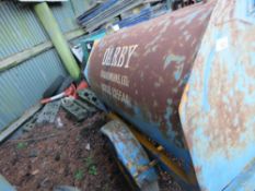 TOWED SINGLE AXLED WATER BOWSER. LOT LOCATION: THE STONDON HALL SALEGROUND, STONDON MASSEY, ESSEX.