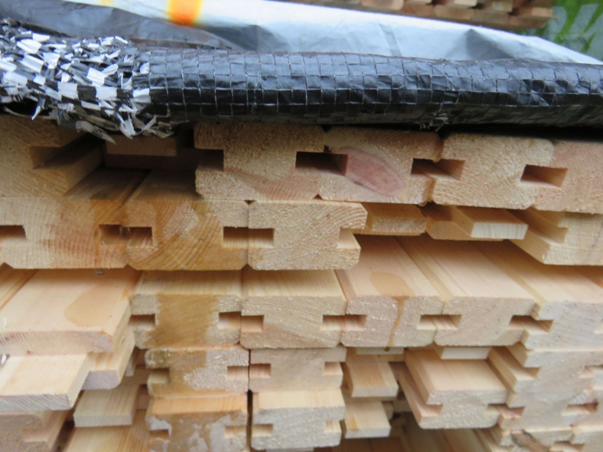 STACK OF UNTREATED H BATTEN TIMBER: 2 X LARGE PACKS @ 0.85M - 1.8M LENGTH 100MM WIDTH APPROX. - Image 4 of 4