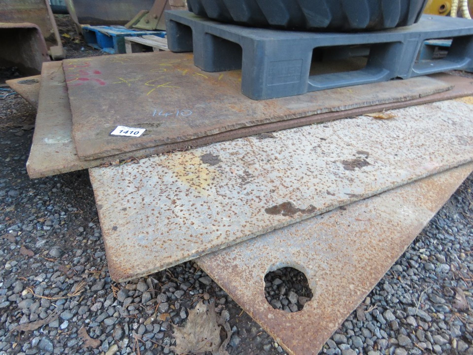 4 X HEAVY STEEL ROAD PLATES: 0.9-1.5M WIDTH X 1.2M-1.5M LENGTH APPROX @ 12MM-15MM THICKNESS APPROX.