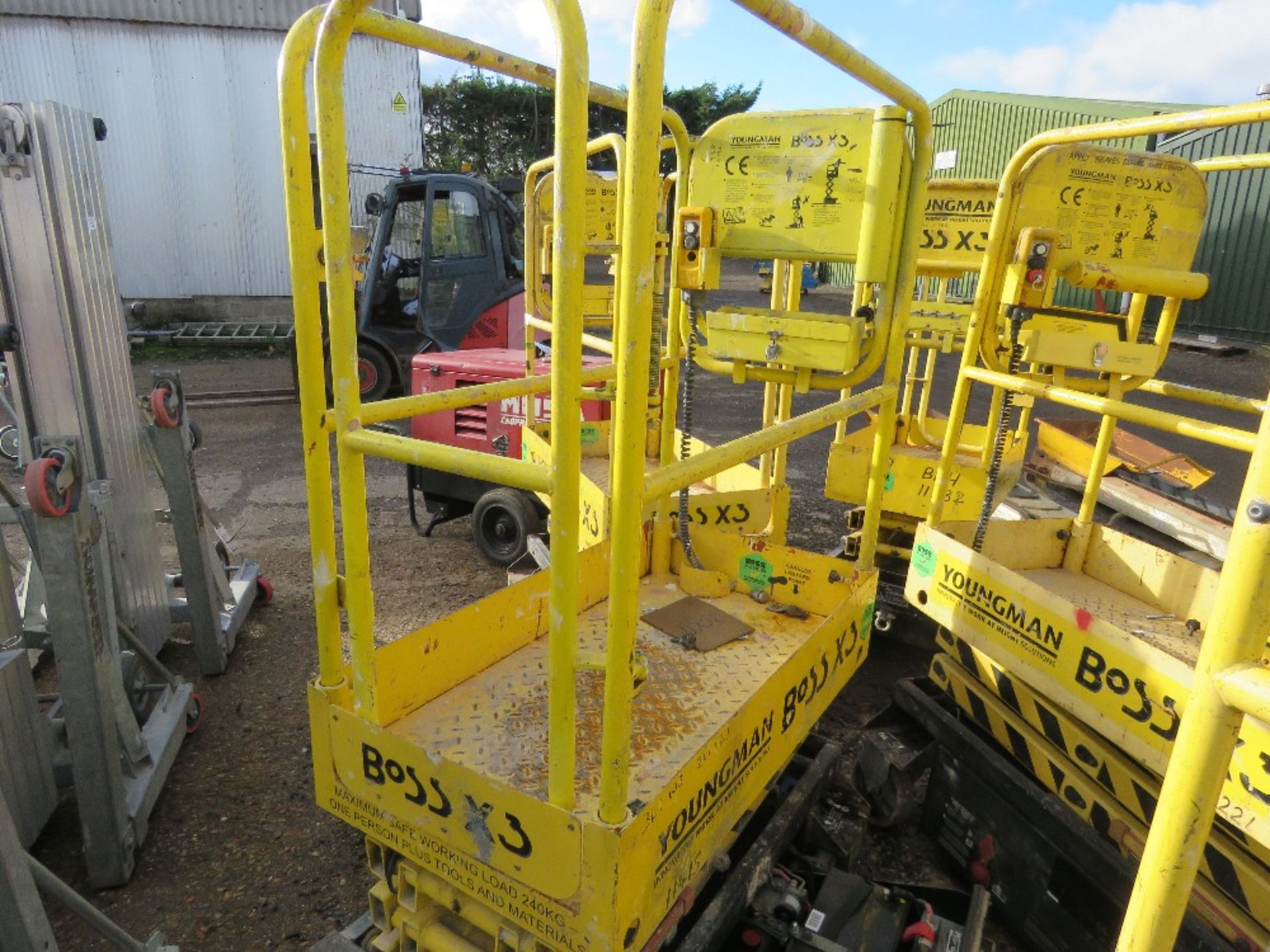 BOSS X3 BATTERY POWERED SCISSOR LIFT. UNTESTED, CONDITION UNKNOWN. - Image 3 of 3