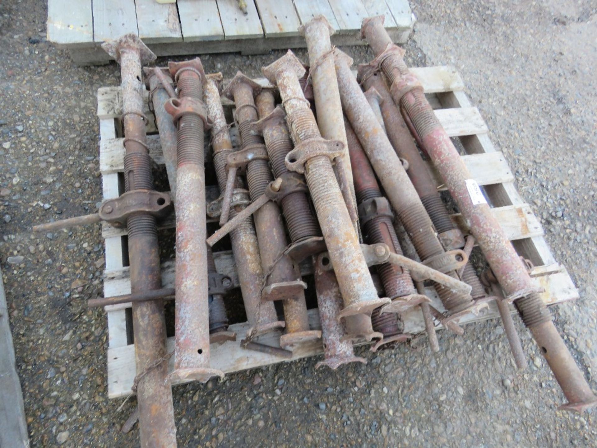 QUANTITY OF SHORT REACH ACROW TYPE TRENCH SUPPORT PROPS. THIS LOT IS SOLD UNDER THE AUCTIONEERS M