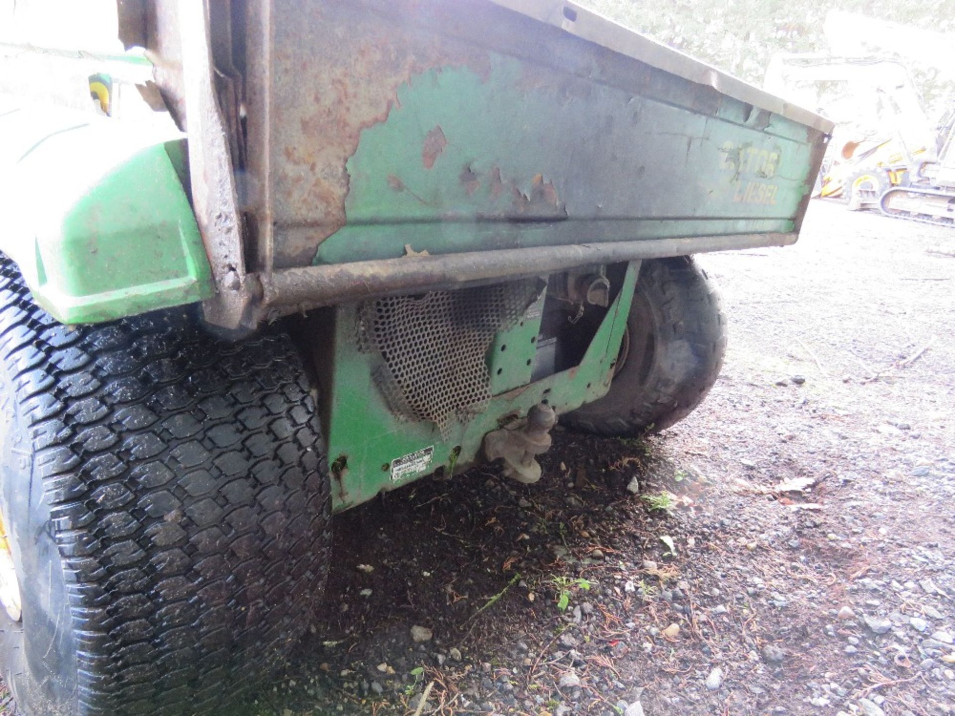 JOHN DEERE 6 WHEEL GATOR RTV, DIESEL. WHEN TESTED WAS SEEN TO DRIVE AND STEER, BRAKES POOR/NEED ADJU - Image 5 of 8